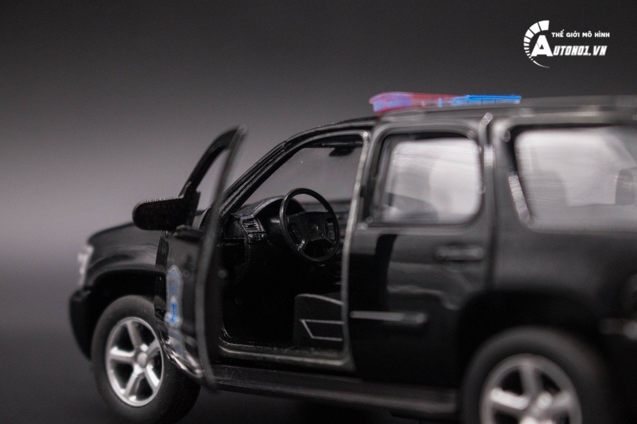  Mô hình xe Chevy Chevrolet Tahoe Police 2008 1:36 Welly OT012 