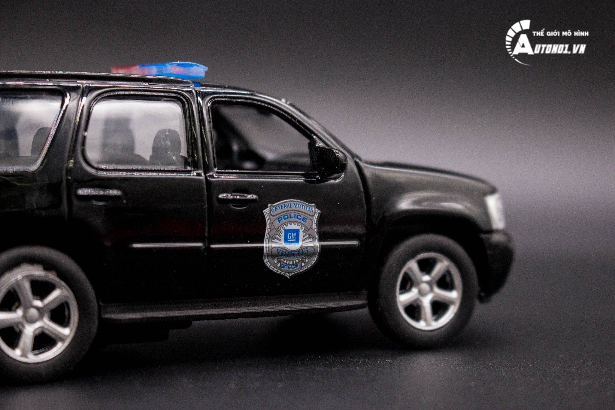  Mô hình xe Chevy Chevrolet Tahoe Police 2008 1:36 Welly OT012 