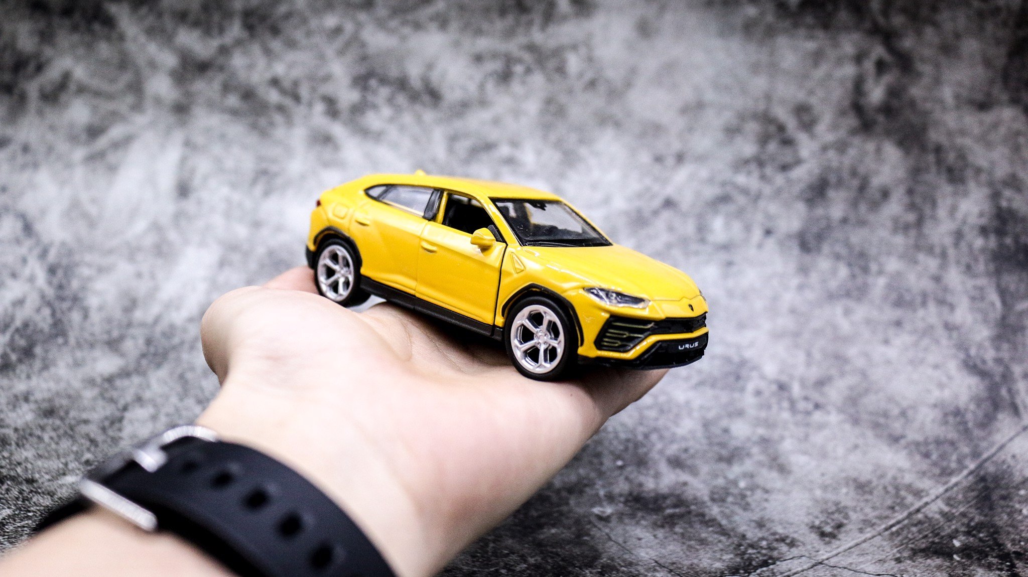  Mô hình xe Lamborghini Urus Yellow 1:36 Welly 6137 