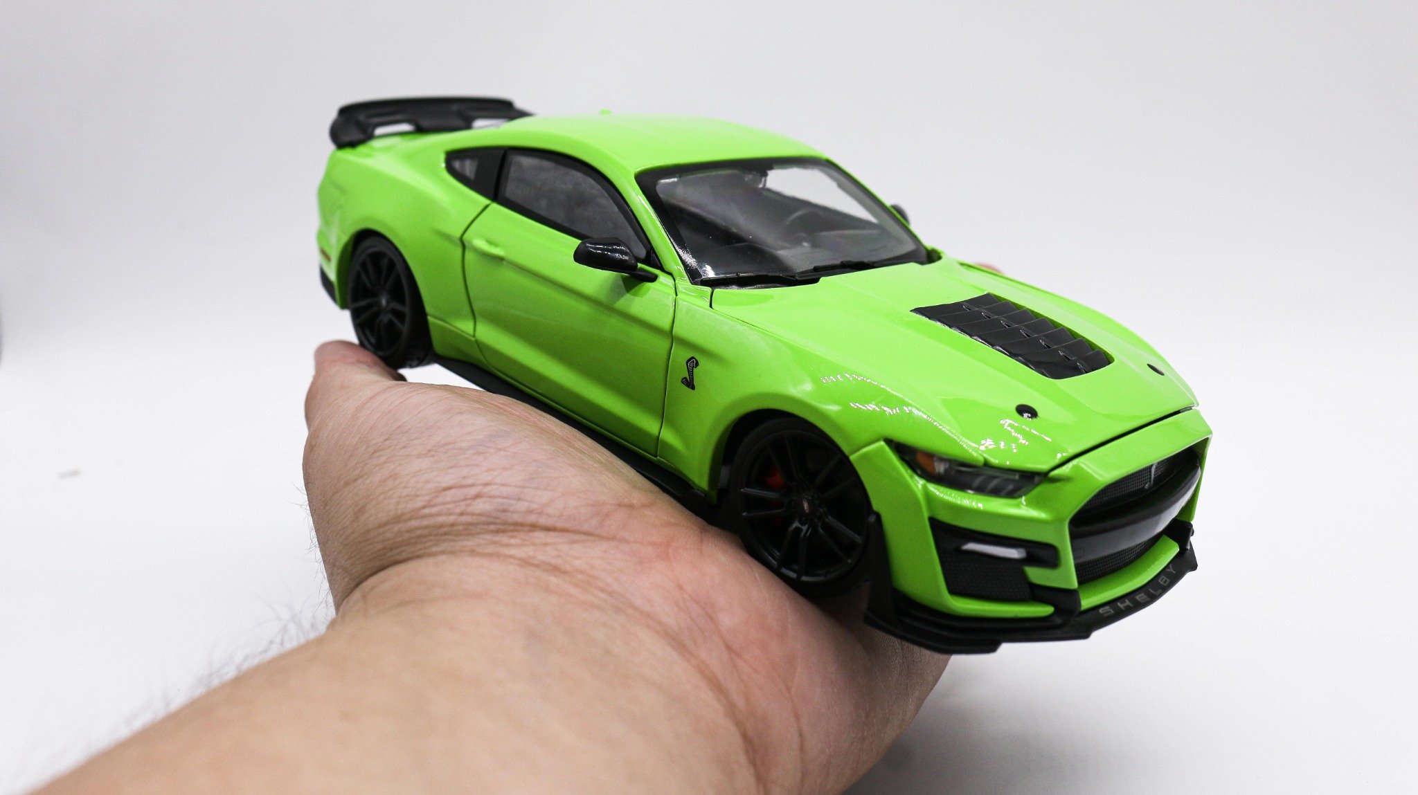  Mô hình xe Ford Mustang Shelby Gt500 2020 Full Kính, Full Open 1:24 Maisto OT557 