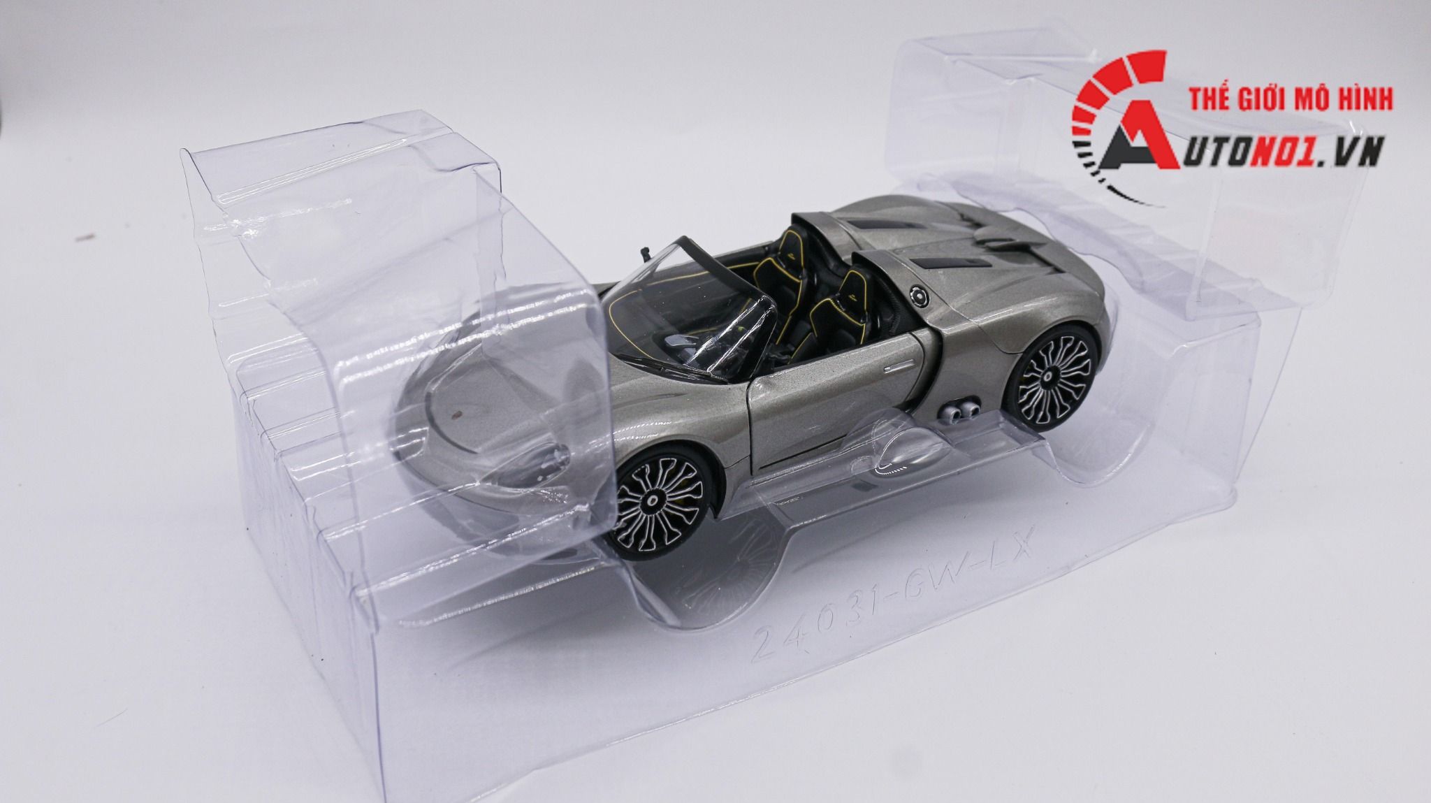  Mô hình xe Porsche 918 Spyder mở được 2 cửa 1:24 Welly 4655 