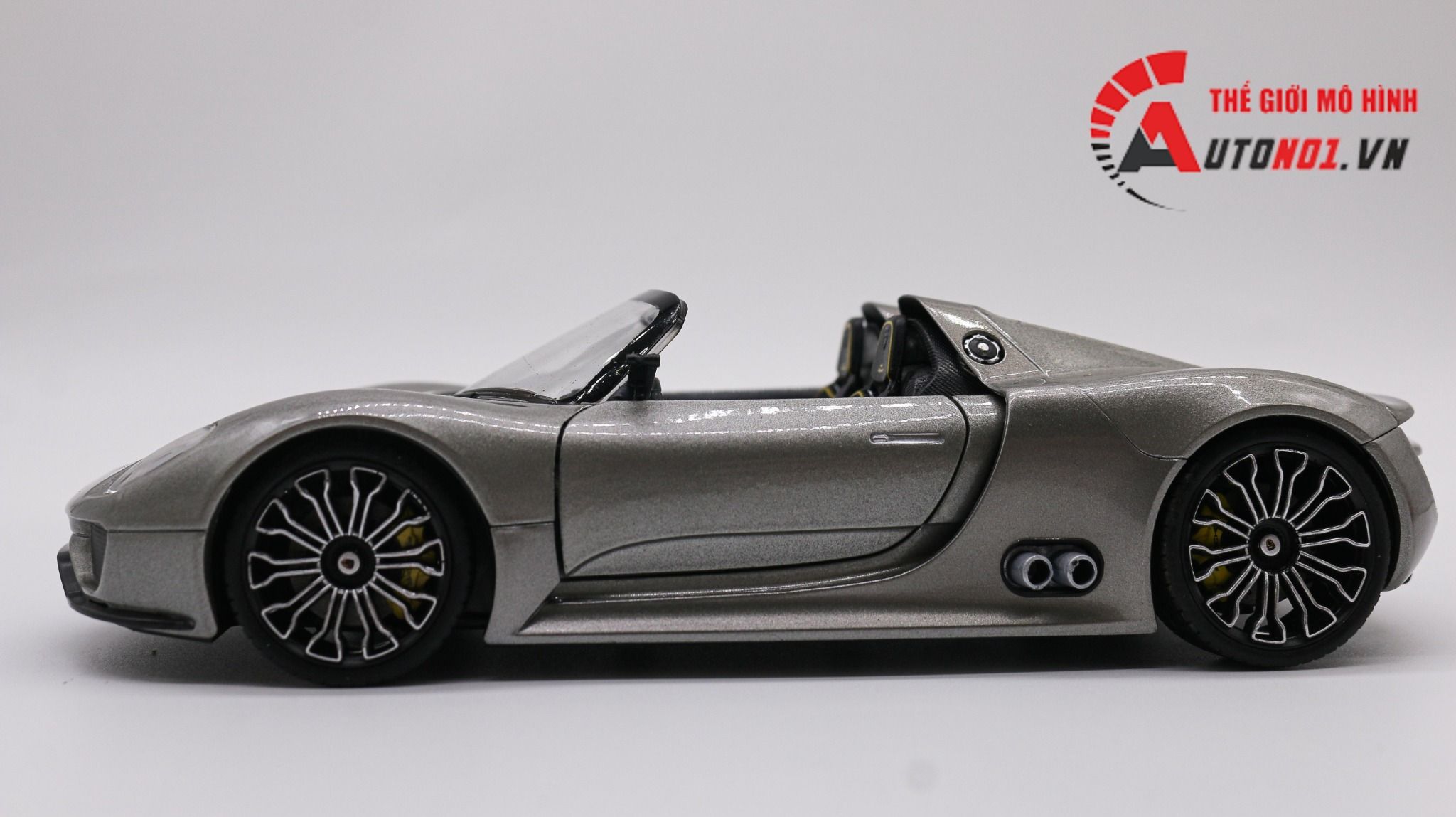  Mô hình xe Porsche 918 Spyder mở được 2 cửa 1:24 Welly 4655 