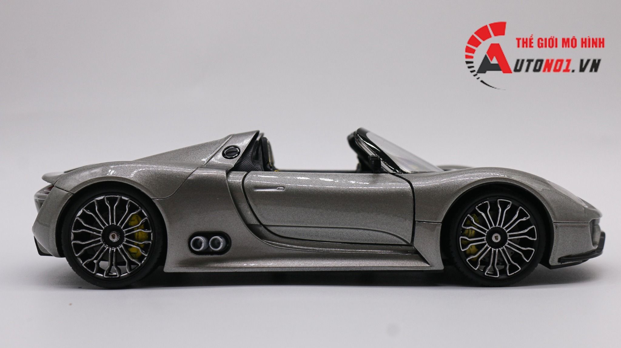  Mô hình xe Porsche 918 Spyder mở được 2 cửa 1:24 Welly 4655 