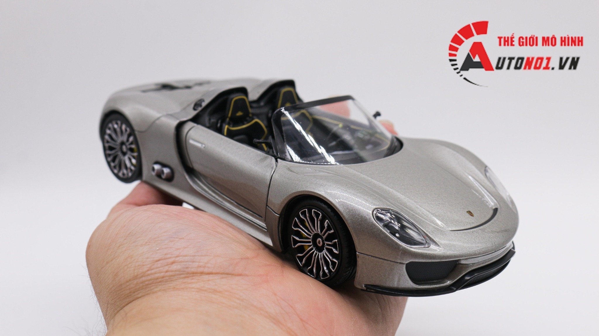  Mô hình xe Porsche 918 Spyder mở được 2 cửa 1:24 Welly 4655 