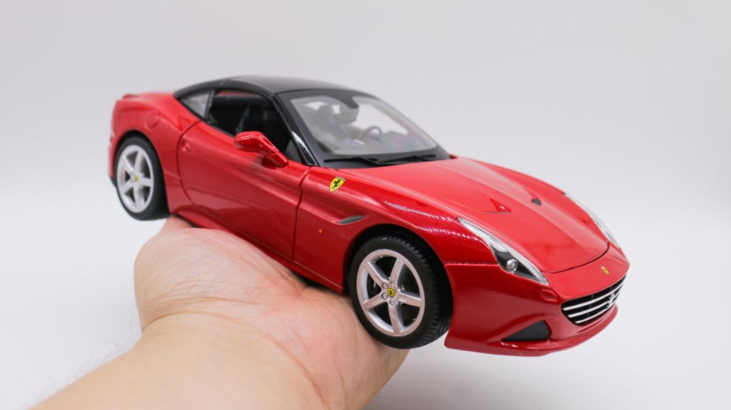 XE MÔ HÌNH FERRARI CALIFORNIA T CLOSE TOP RED 1:18 BBURAGO 1678