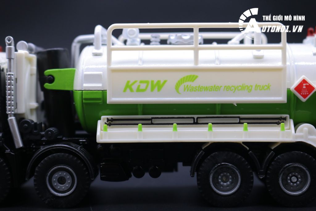 MÔ HÌNH XE TẢI VẬN CHUYỂN NƯỚC THẢI TÁI CHẾ GREEN WHITE KAIDIWEI 1:50 7005