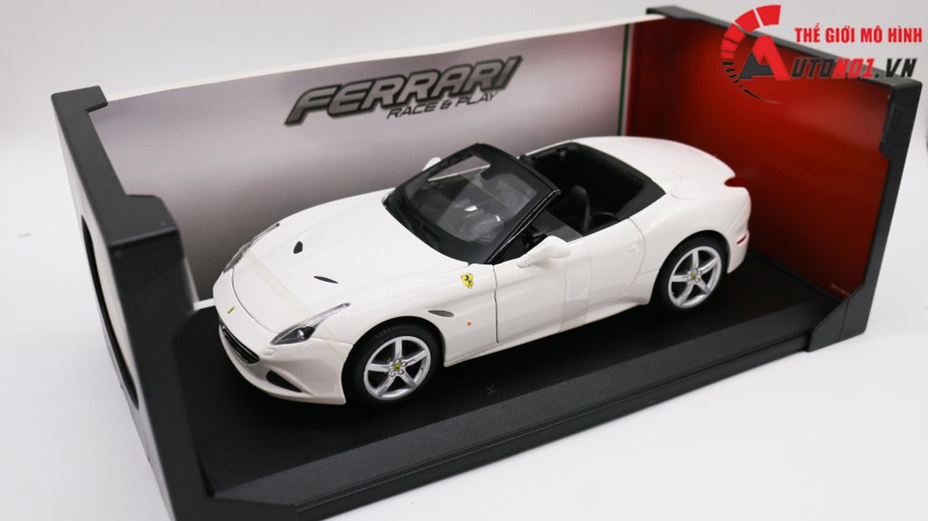 XE MÔ HÌNH FERRARI CALIFORNIA T OPEN TOP WHITE 1:18 BBURAGO 1676