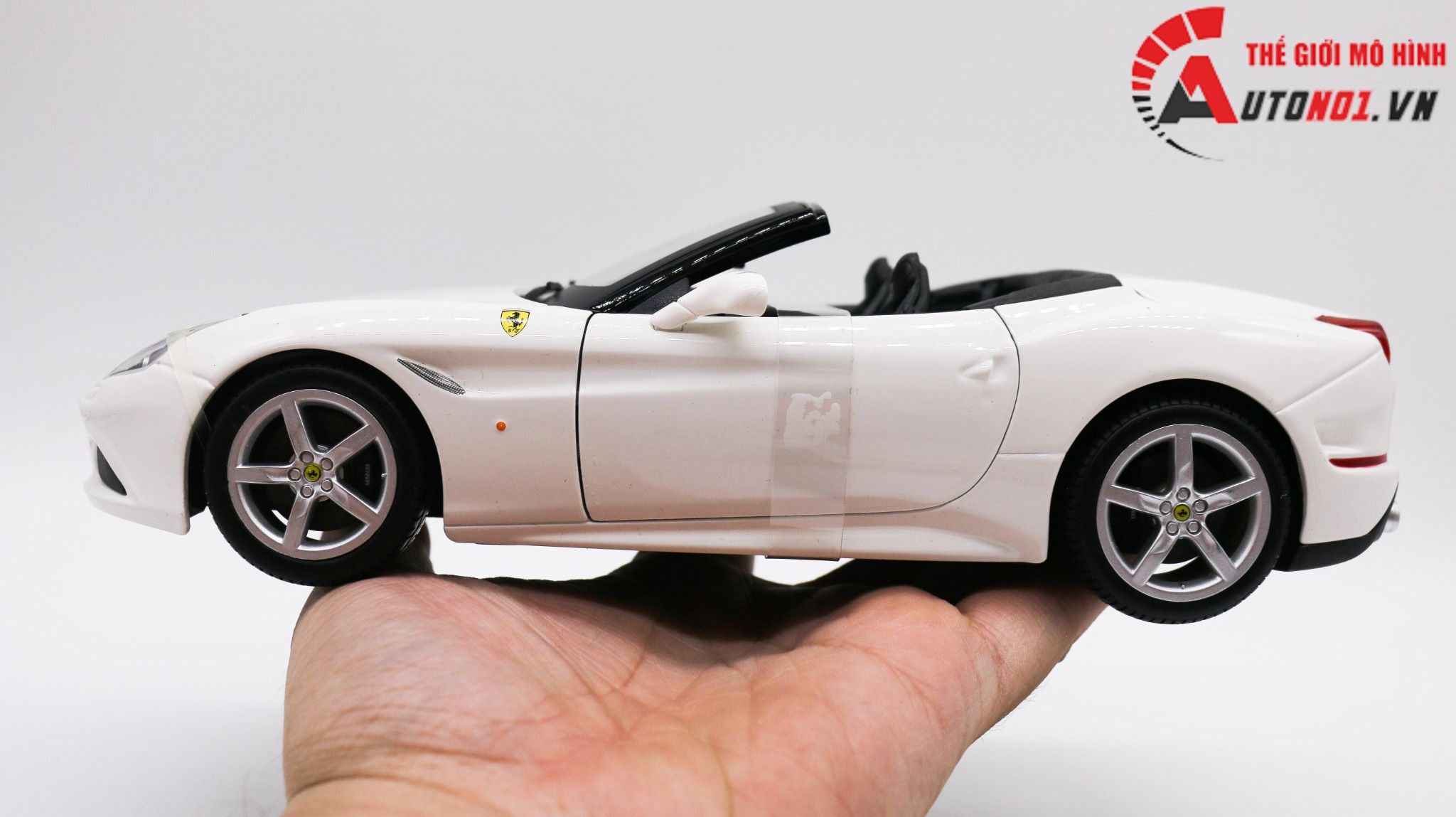  Xe mô hình Ferrari California T Open Top White 1:18 Bburago 1676 