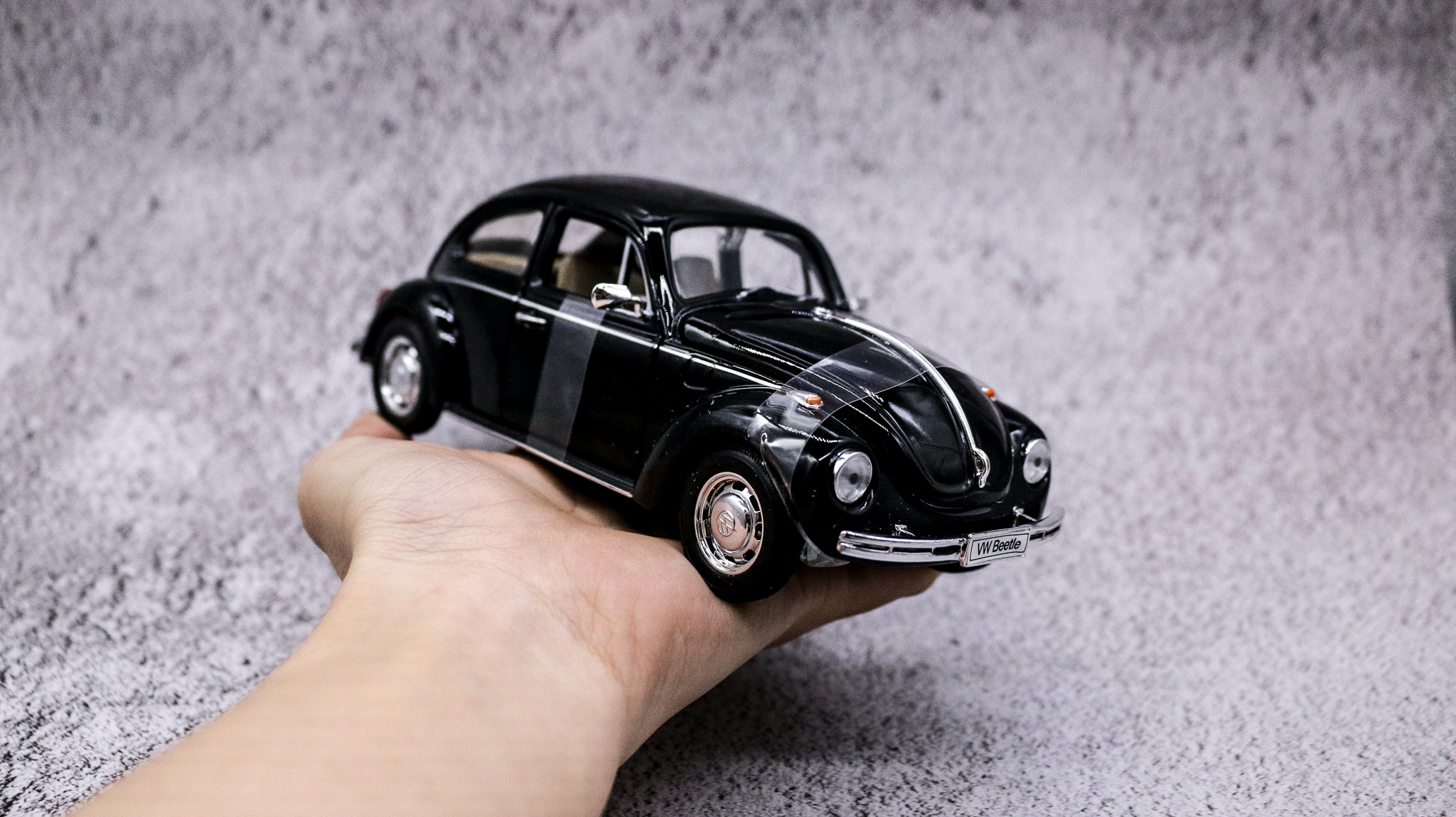  Mô hình xe Volkswagen Beetle Classic Black đánh lái được 1:24 Welly 1533 