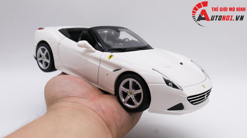 XE MÔ HÌNH FERRARI CALIFORNIA T OPEN TOP WHITE 1:18 BBURAGO 1676