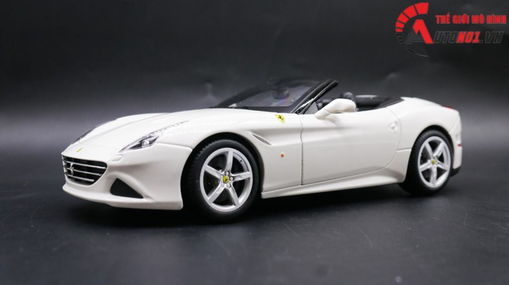 XE MÔ HÌNH FERRARI CALIFORNIA T OPEN TOP WHITE 1:18 BBURAGO 1676