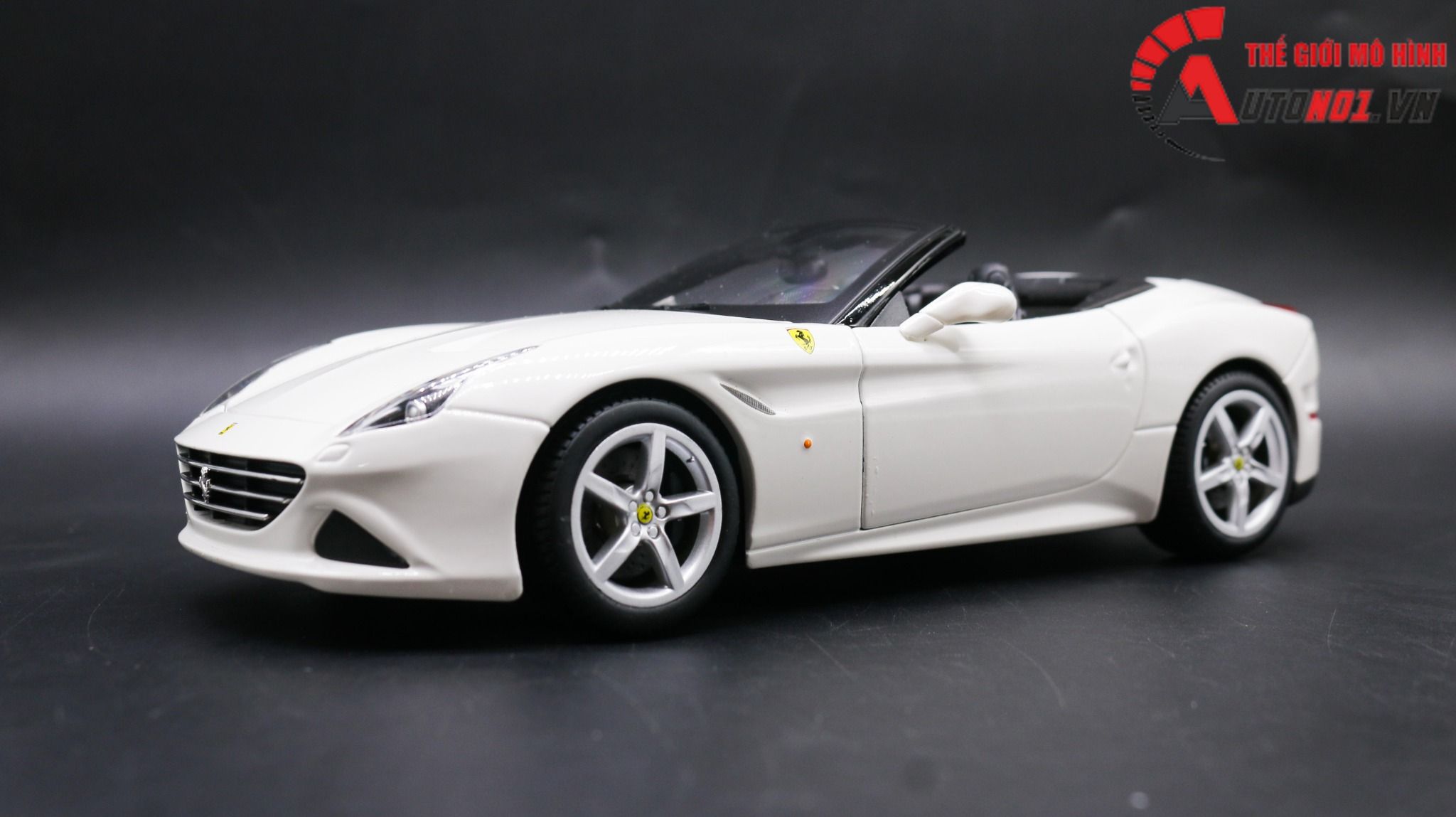  Xe mô hình Ferrari California T Open Top White 1:18 Bburago 1676 