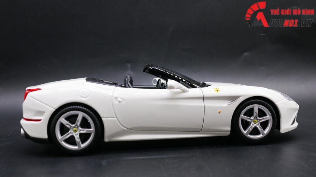 XE MÔ HÌNH FERRARI CALIFORNIA T OPEN TOP WHITE 1:18 BBURAGO 1676