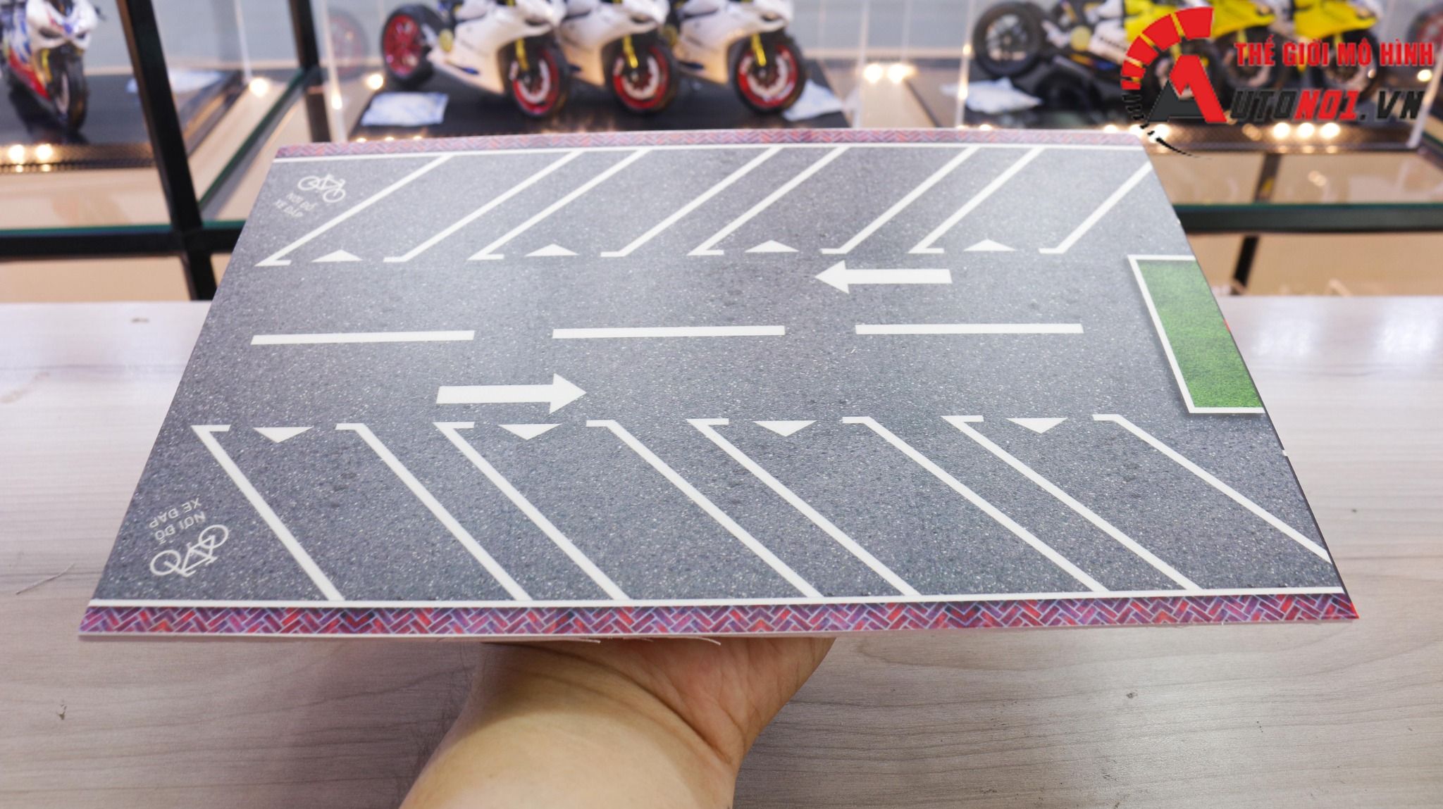  Diorama mặt đường - parking kích thước 20x30 cm cho ô tô tỉ lệ 1:64 Autono1 DR011A 