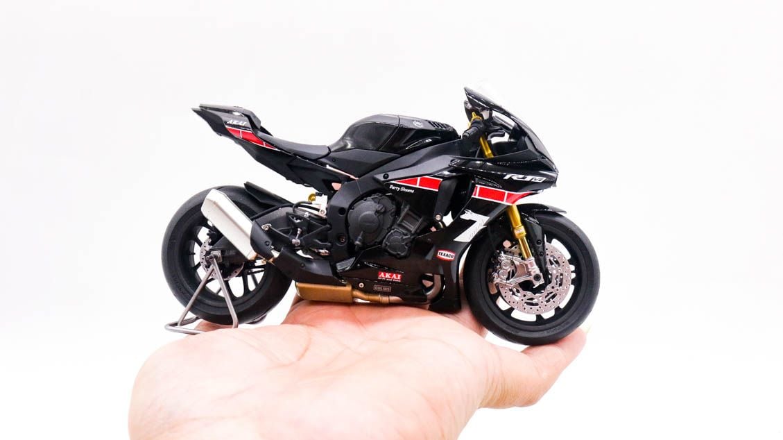  Mô hình xe cao cấp Yamaha Yzf-R1m Spirit of Barry Sheene 1:12 Tamiya D123J 