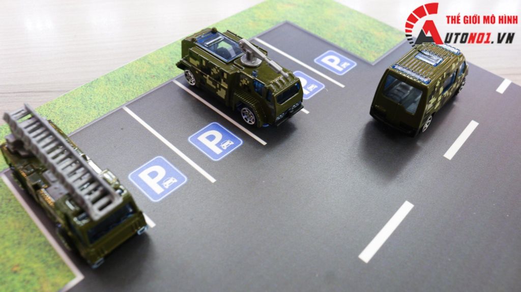 DIORAMA MẶT ĐƯỜNG - PARKING KÍCH THƯỚC 30X30 CM CHO Ô TÔ TỈ LỆ 1:64 AUTONO1 DR012A