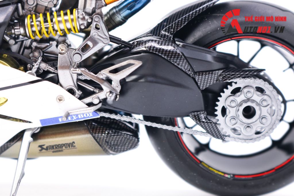 MÔ HÌNH DUCATI V4S CORSE CARBON 1:12 TAMIYA D100