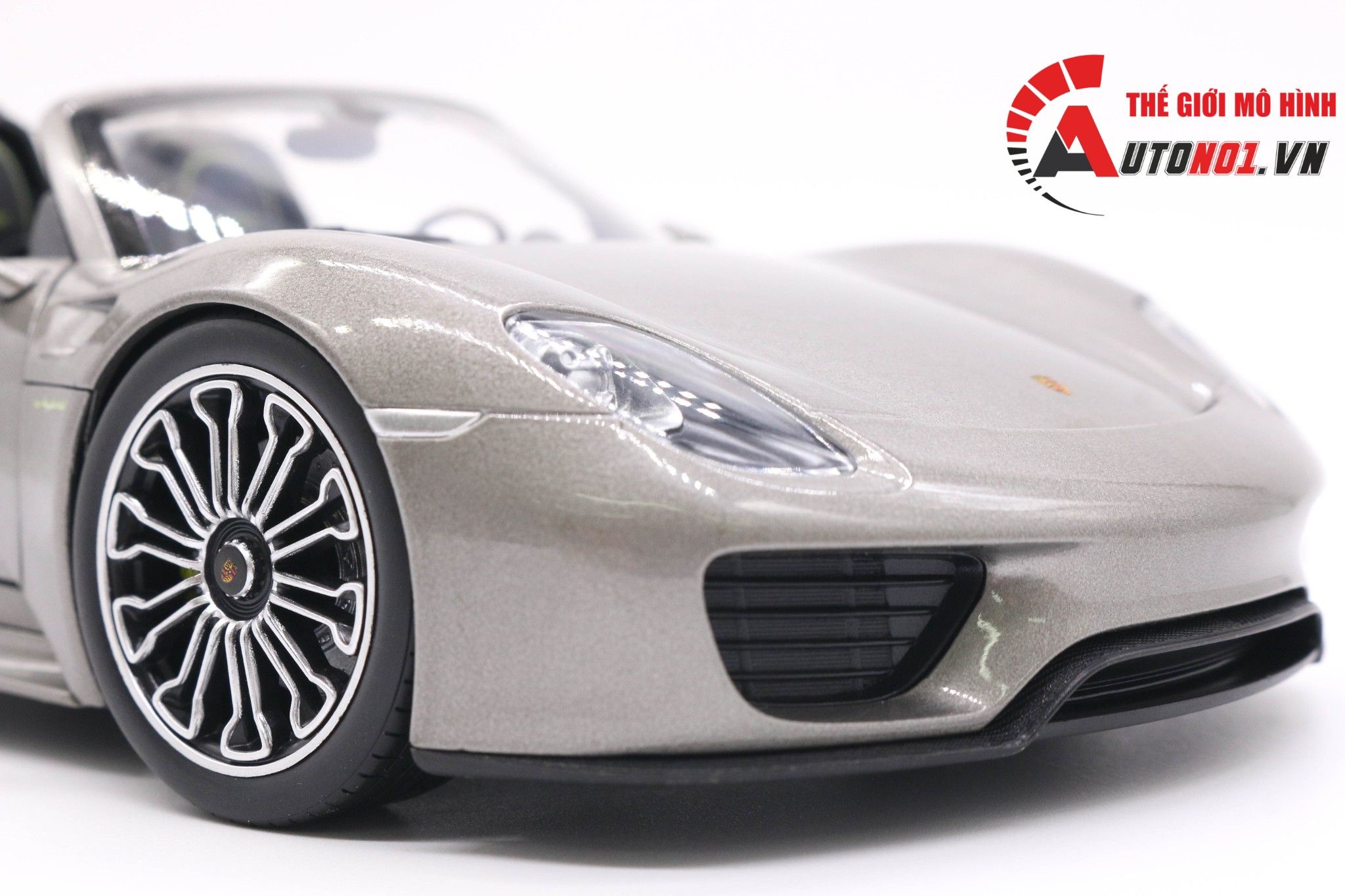  Mô hình xe Porsche 918 Spyder Grey tỉ lệ 1:18 Welly 6496 