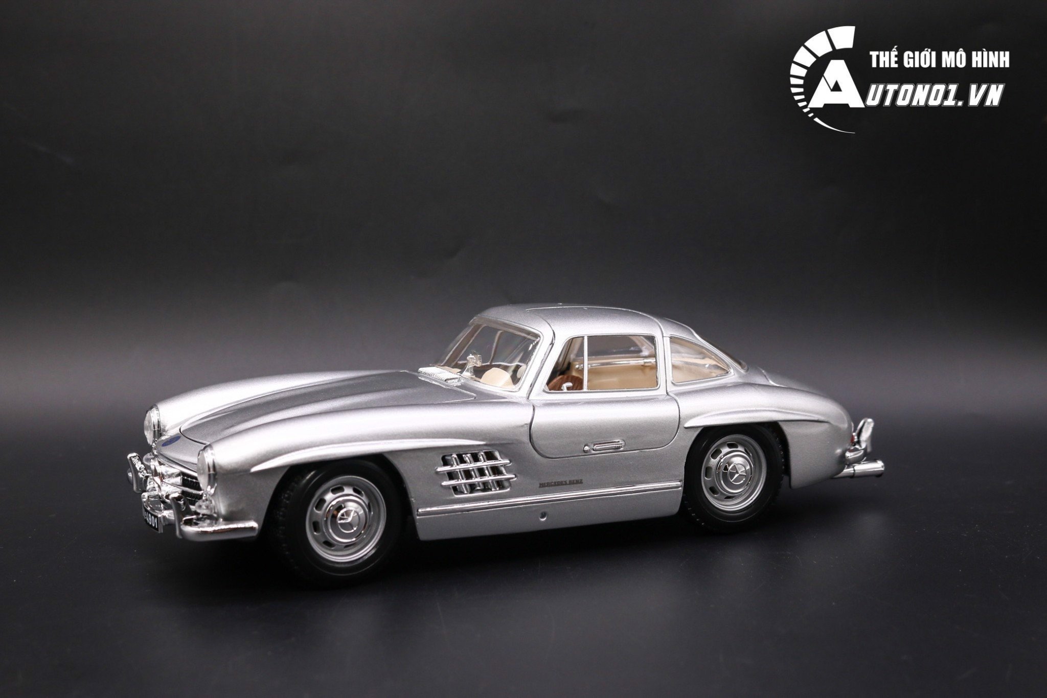  Mô hình xe cổ Mercedes Benz 300SL1954 Silver 1:18 Bburago OT063 