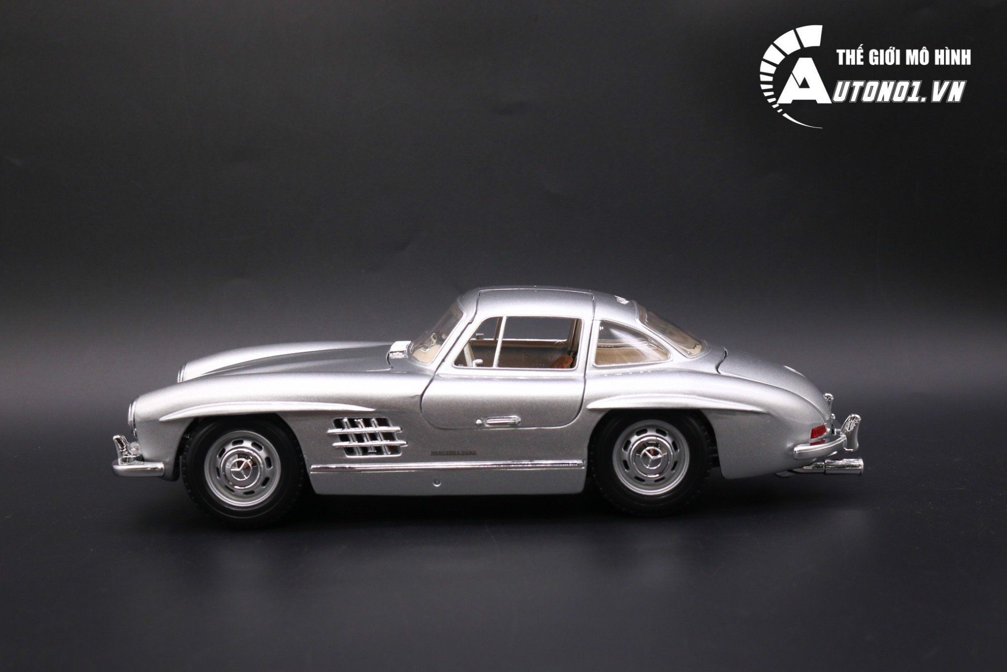  Mô hình xe cổ Mercedes Benz 300SL1954 Silver 1:18 Bburago OT063 