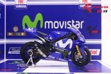  DIORAMA 1:18 MÔ TÔ GP SHOWROOM YAMAHA MOVISTAR 20X18X15CM DR008F 