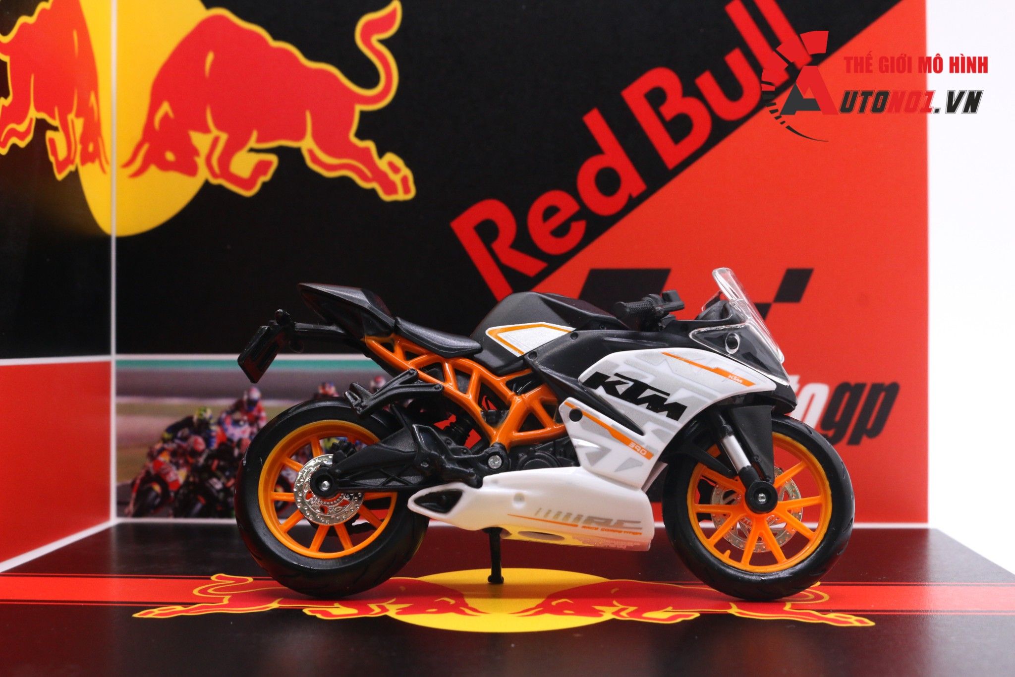  DIORAMA 1:18 MÔ TÔ GP SHOWROOM REDBULL 20X18X15CM DR008G 