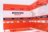  DIORAMA 1:18 MÔ TÔ GP SHOWROOM HONDA REPSOL 20X18X15CM DR008H 