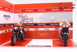  DIORAMA 1:12 MÔ TÔ GP SHOWROOM HONDA REPSOL 29.5X21X19CM DR006C 