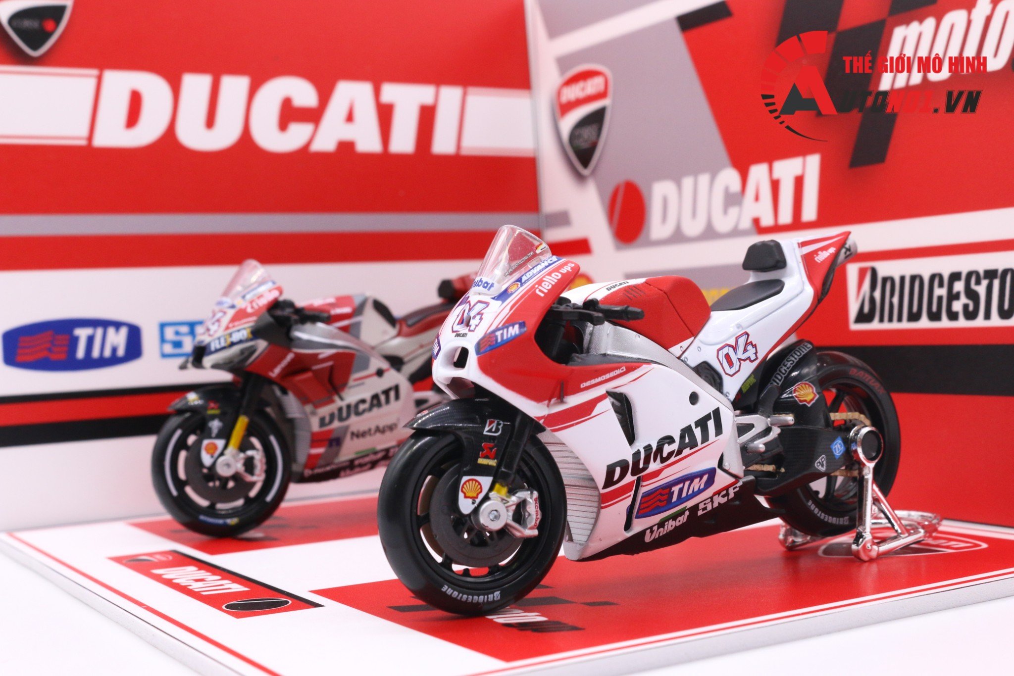  DIORAMA 1:18 MÔ TÔ GP SHOWROOM DUCATI 20X18X15CM DR008E 