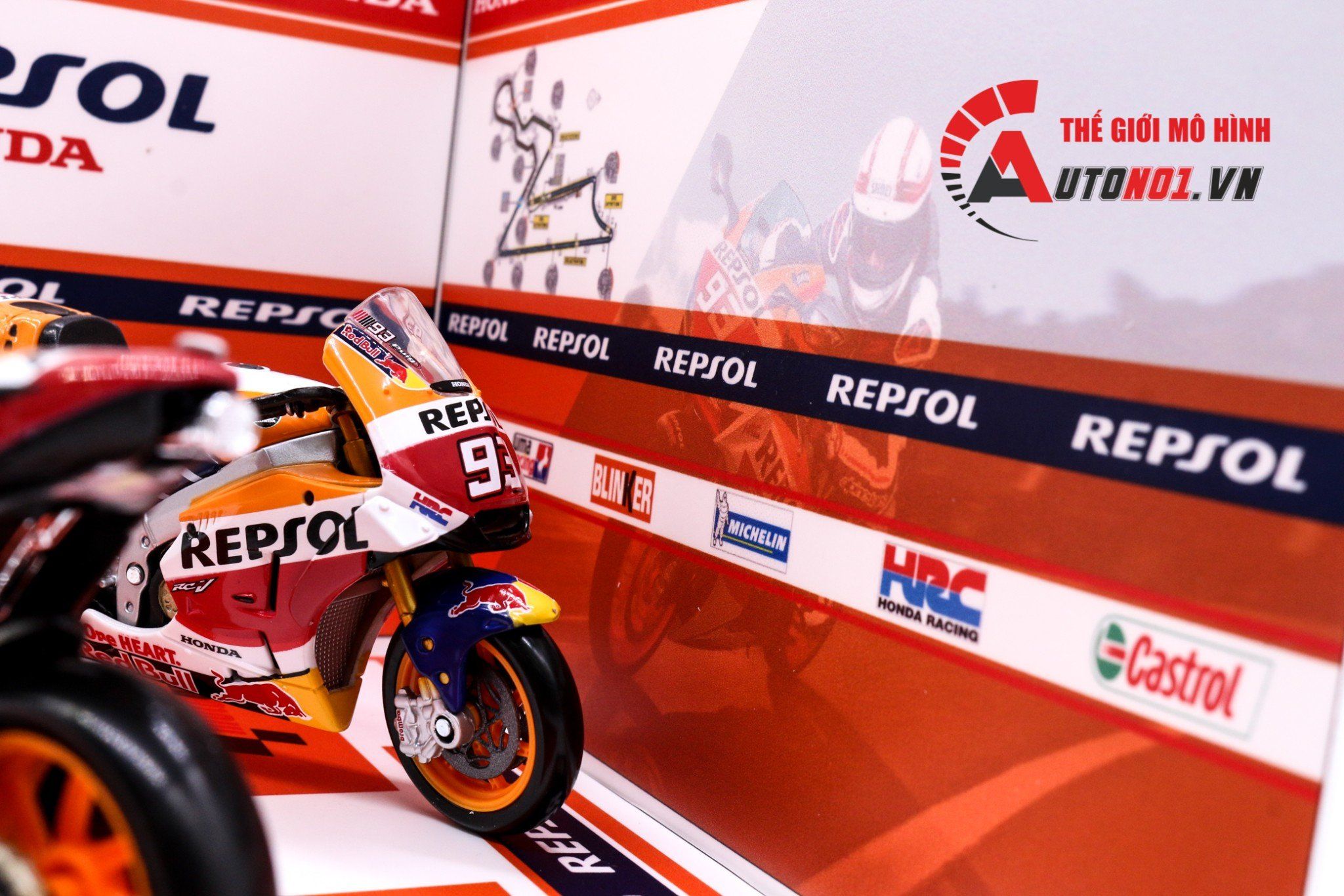  DIORAMA 1:18 MÔ TÔ GP SHOWROOM HONDA REPSOL 20X18X15CM DR008H 