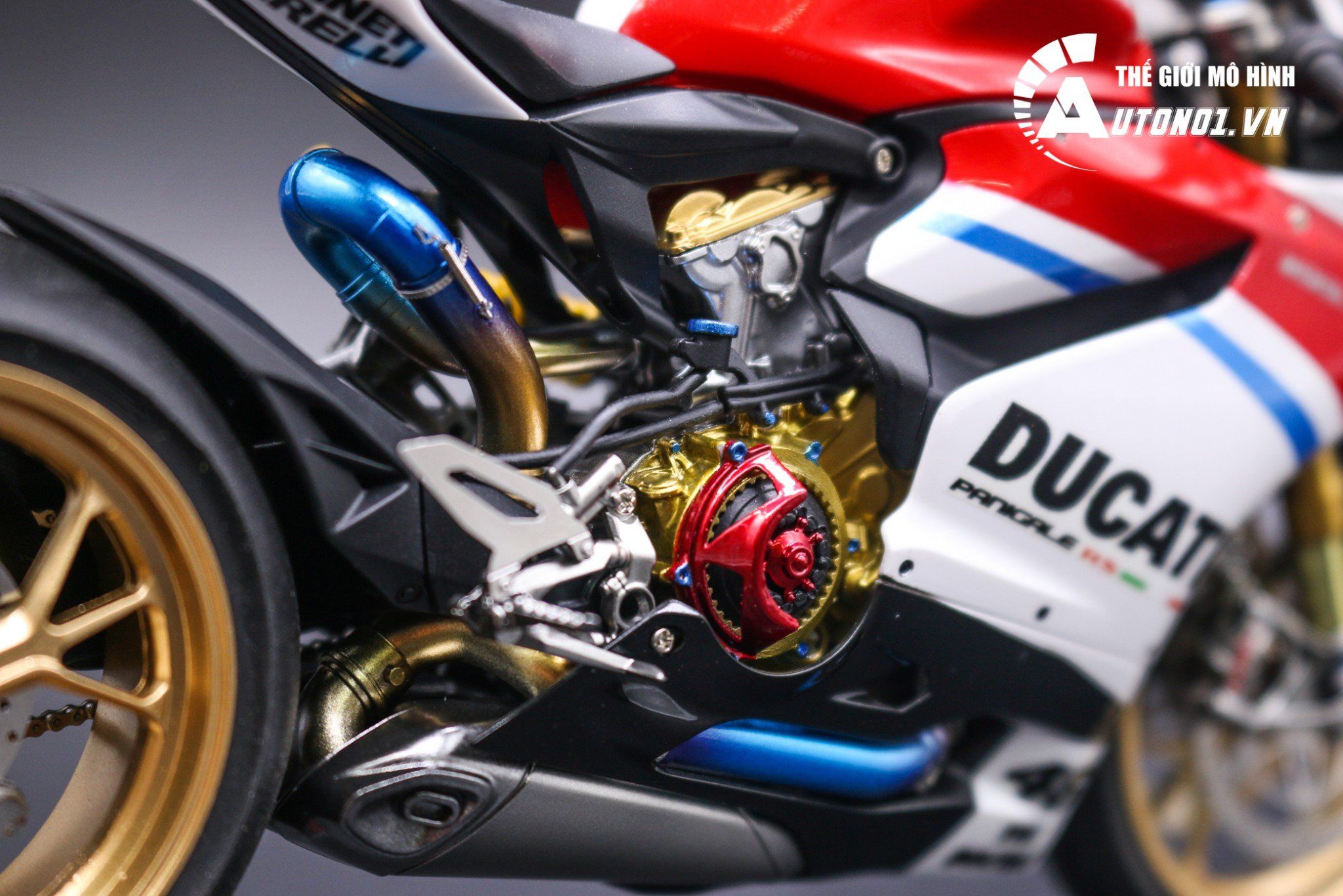  Mô hình Ducati 1199 Panigale S Custom No.46 lên đồ kim loại & nồi massa 1:12 Tamiya D072 