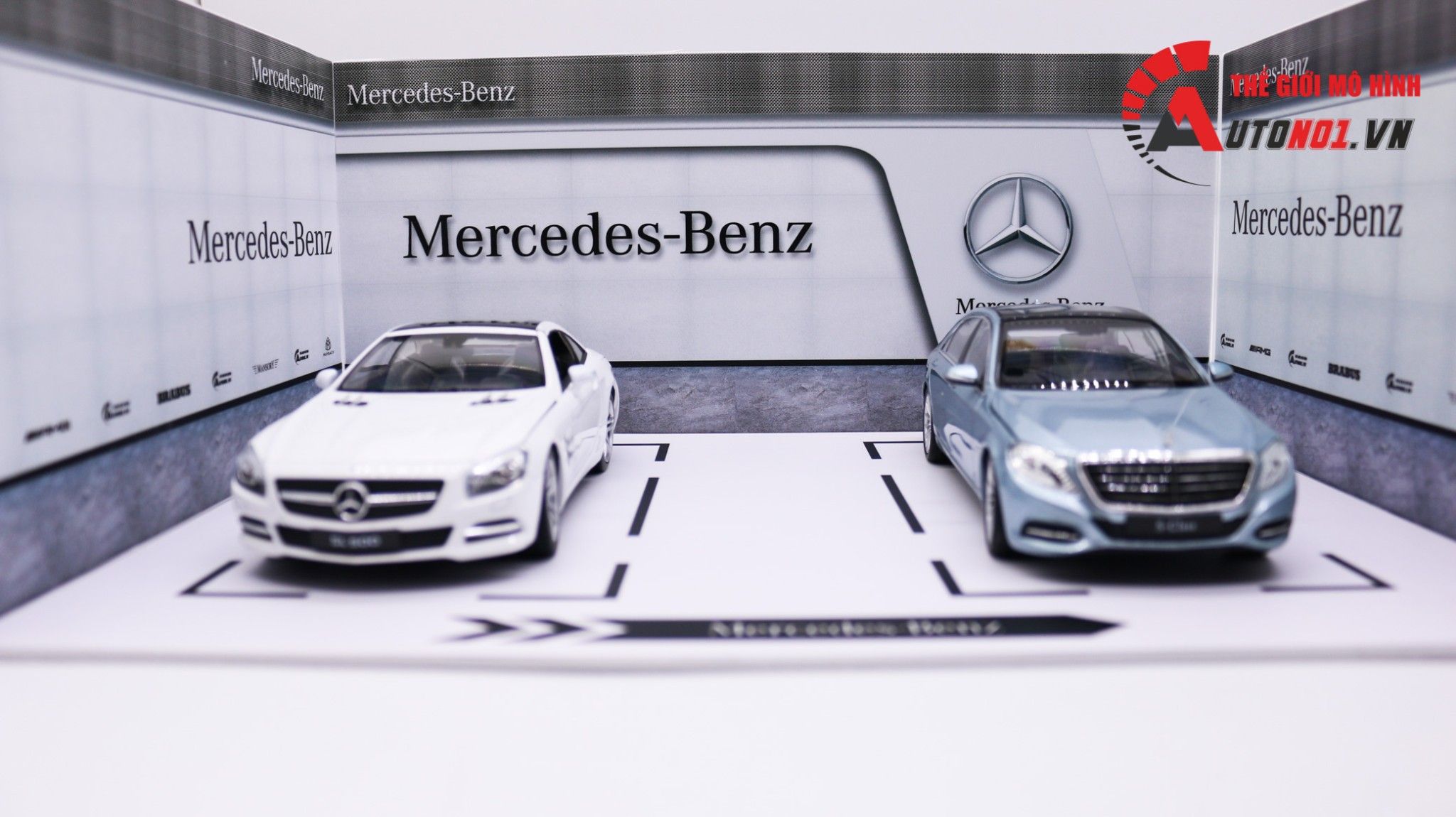  Diorama 1:24 Showroom trưng bày Mercedes cho xe tỉ lệ 1:24 kích thước 35X25X15cm 4 tấm lắp ghép formex 5li DR010H 