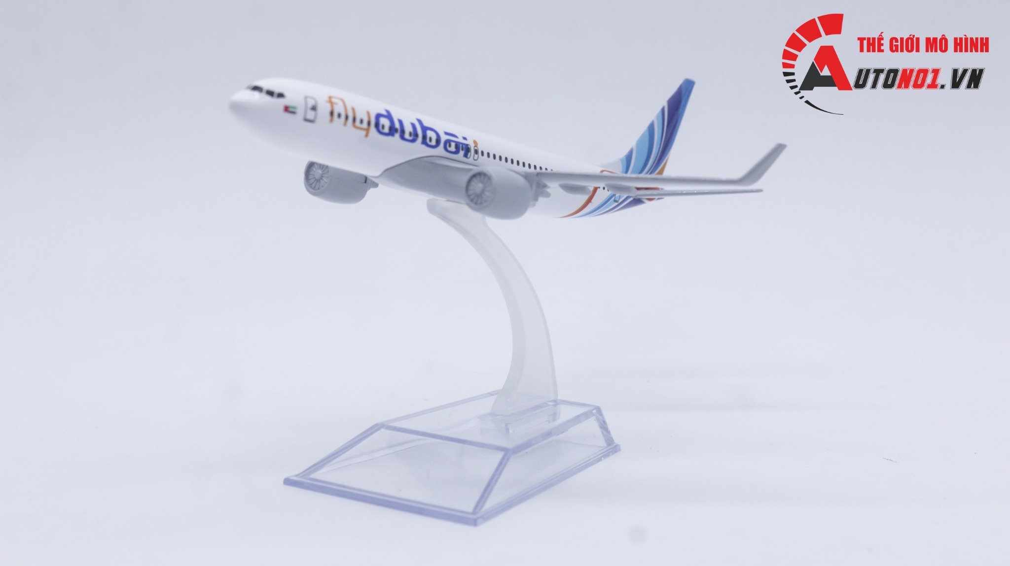  Mô hình máy bay Fly Dubai Airlines Boeing B737 kích thước 16cm MB16184 