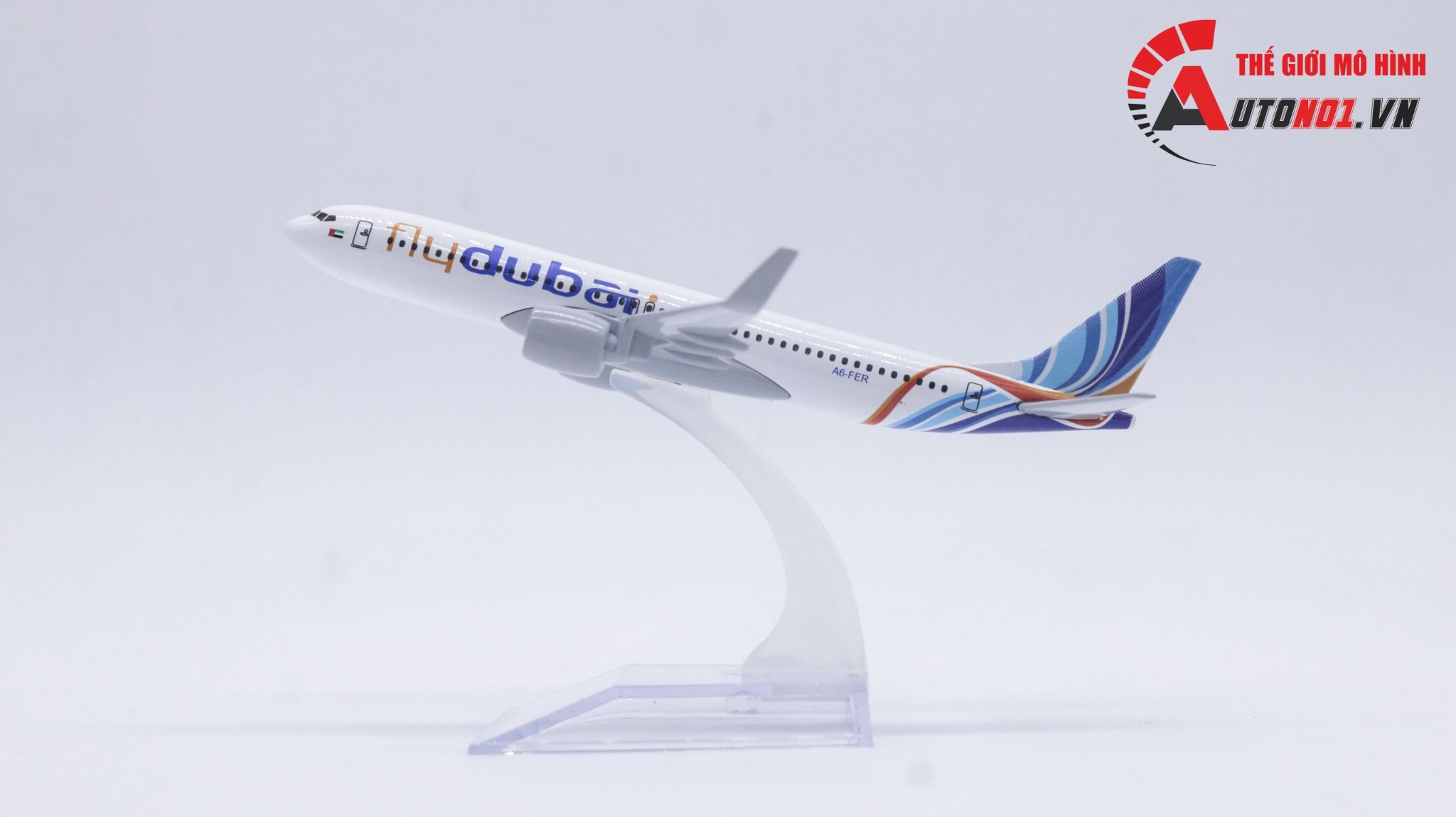  Mô hình máy bay Fly Dubai Airlines Boeing B737 kích thước 16cm MB16184 