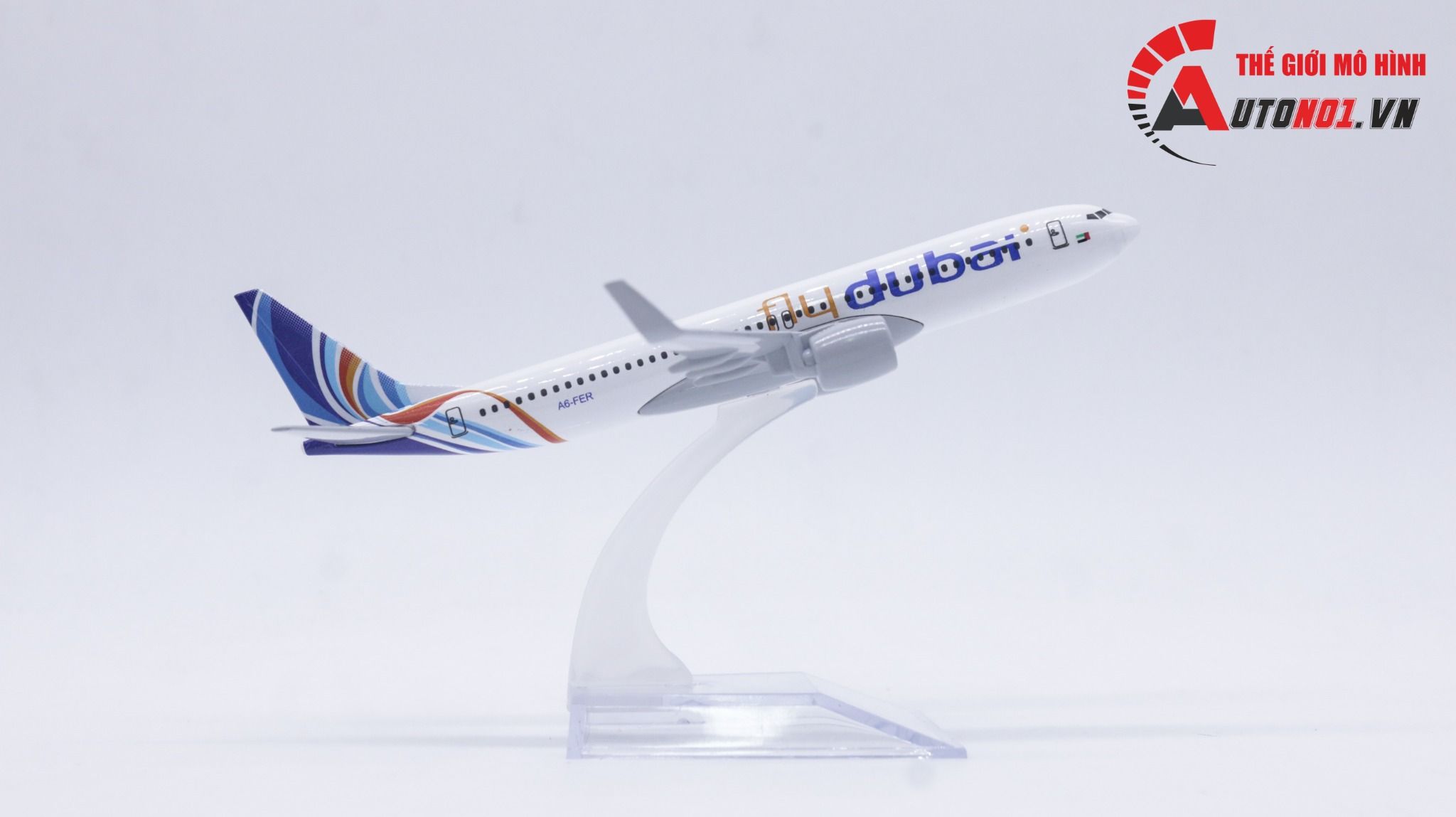  Mô hình máy bay Fly Dubai Airlines Boeing B737 kích thước 16cm MB16184 