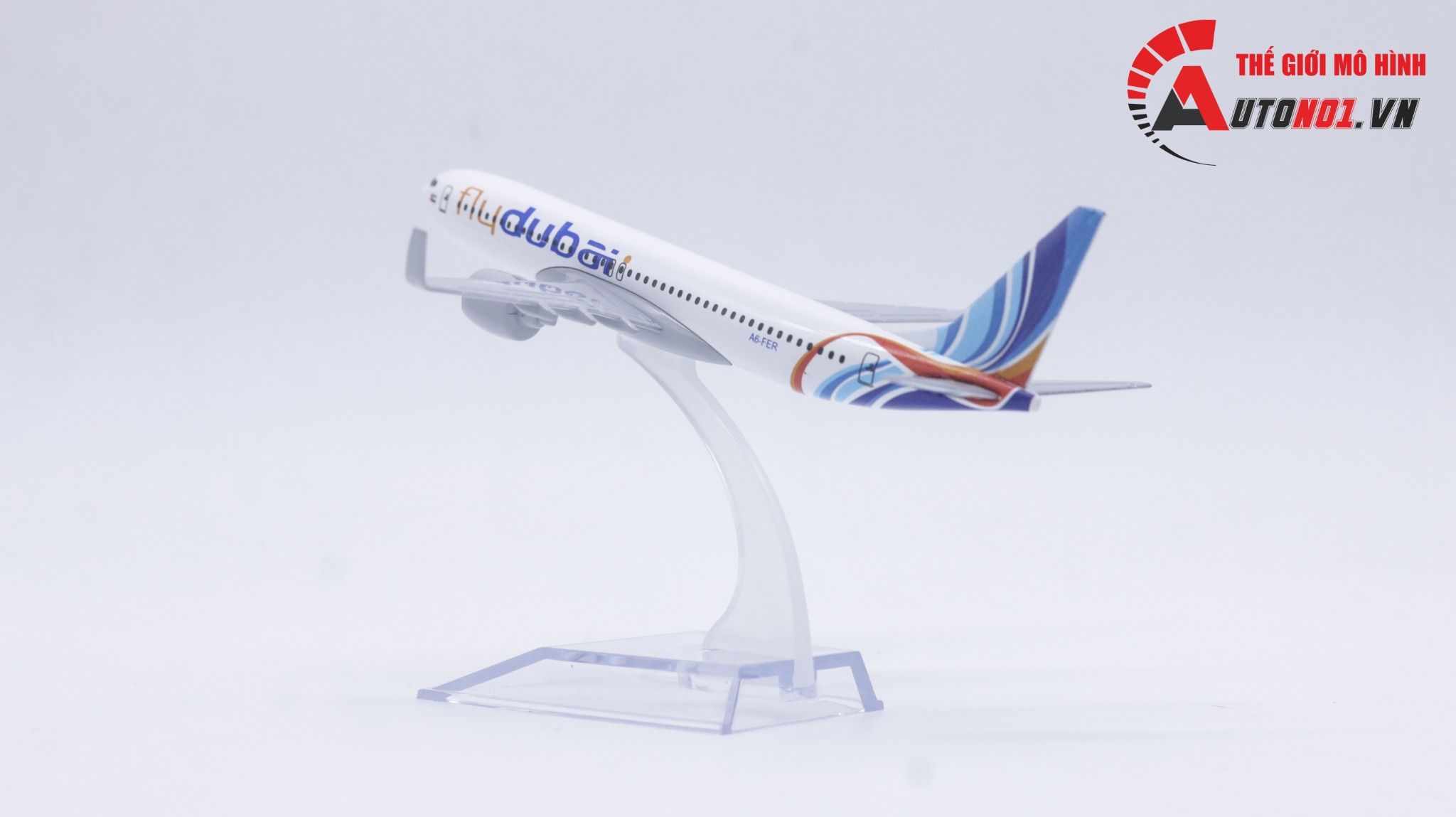  Mô hình máy bay Fly Dubai Airlines Boeing B737 kích thước 16cm MB16184 