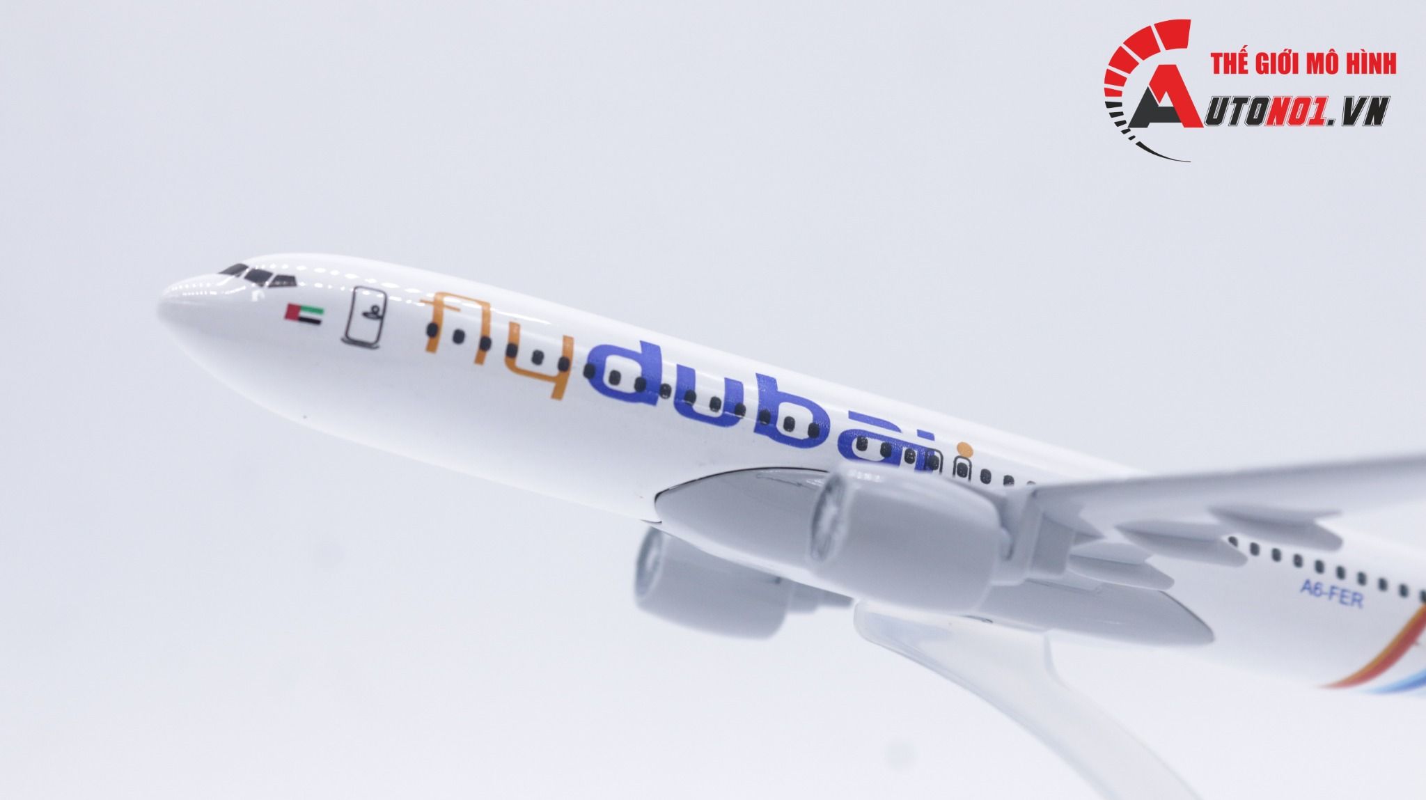  Mô hình máy bay Fly Dubai Airlines Boeing B737 kích thước 16cm MB16184 