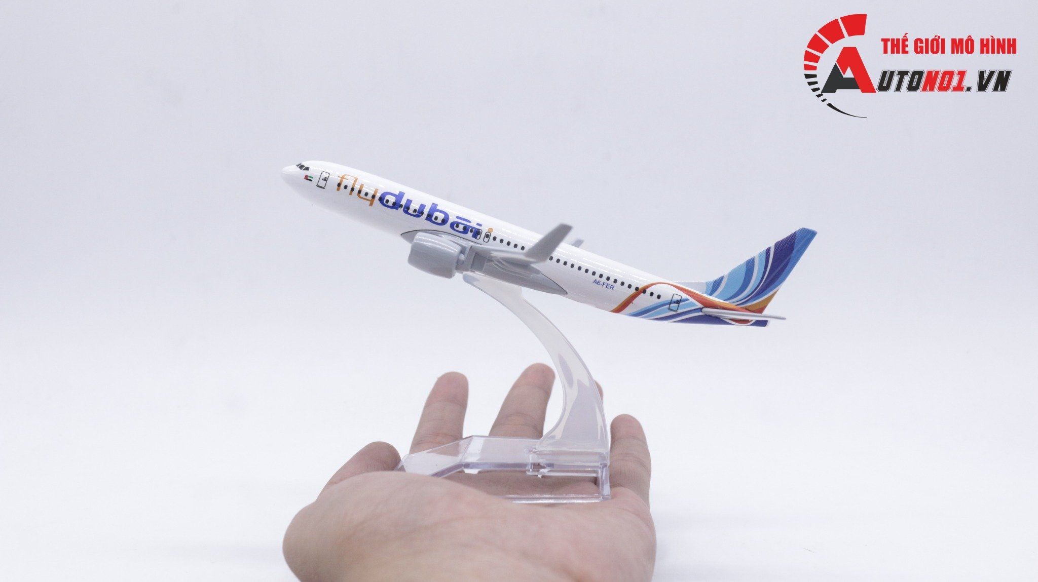  Mô hình máy bay Fly Dubai Airlines Boeing B737 kích thước 16cm MB16184 