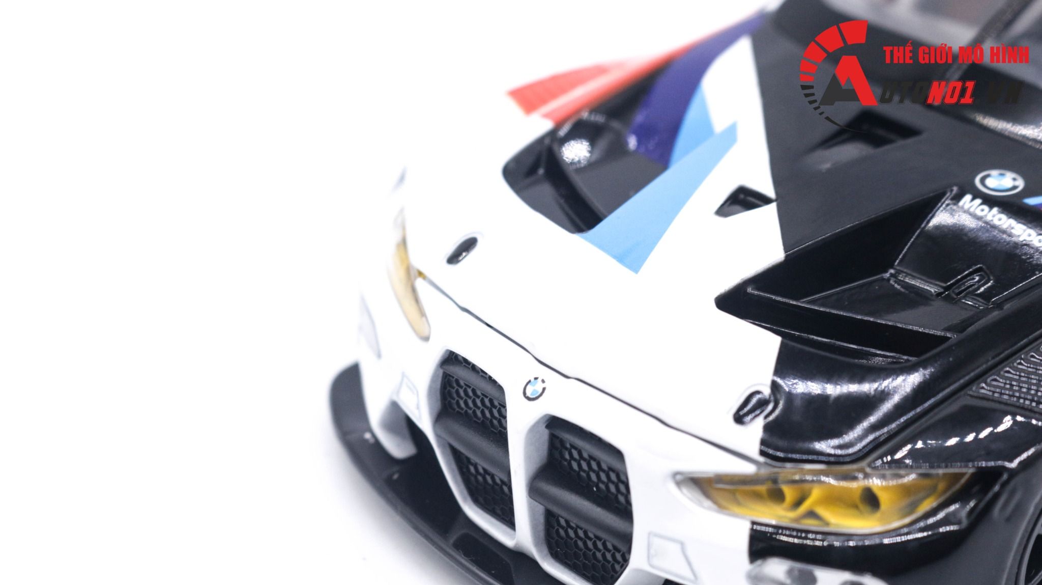  Mô hình xe BMW M4 GT3 tỉ lệ 1:24 Coolchicauto 68282K OT055 