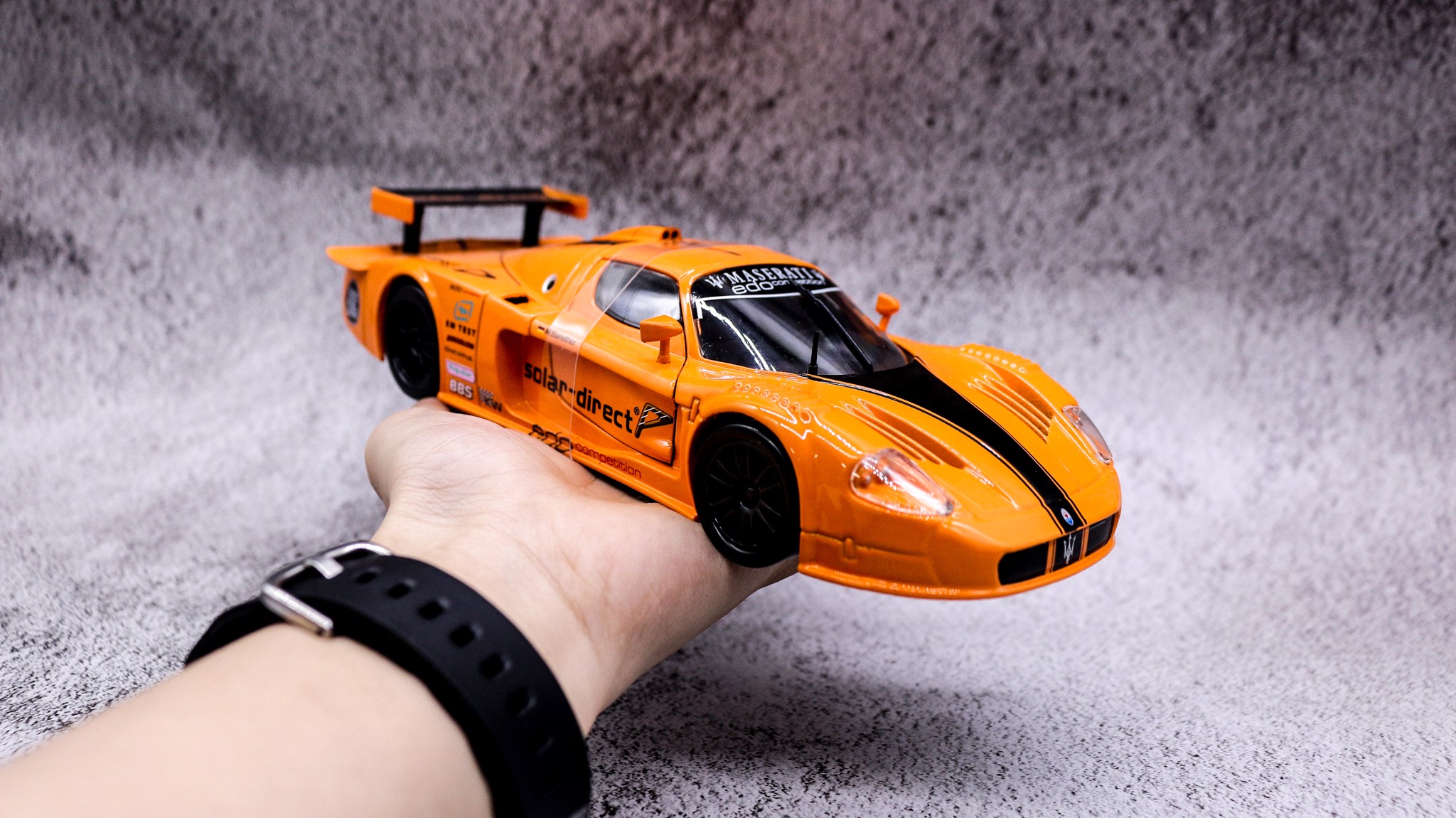  Mô hình xe ô tô đua Maserati MC12 Solar direct orange full kính tỉ lệ 1:24 Bburago OT331 