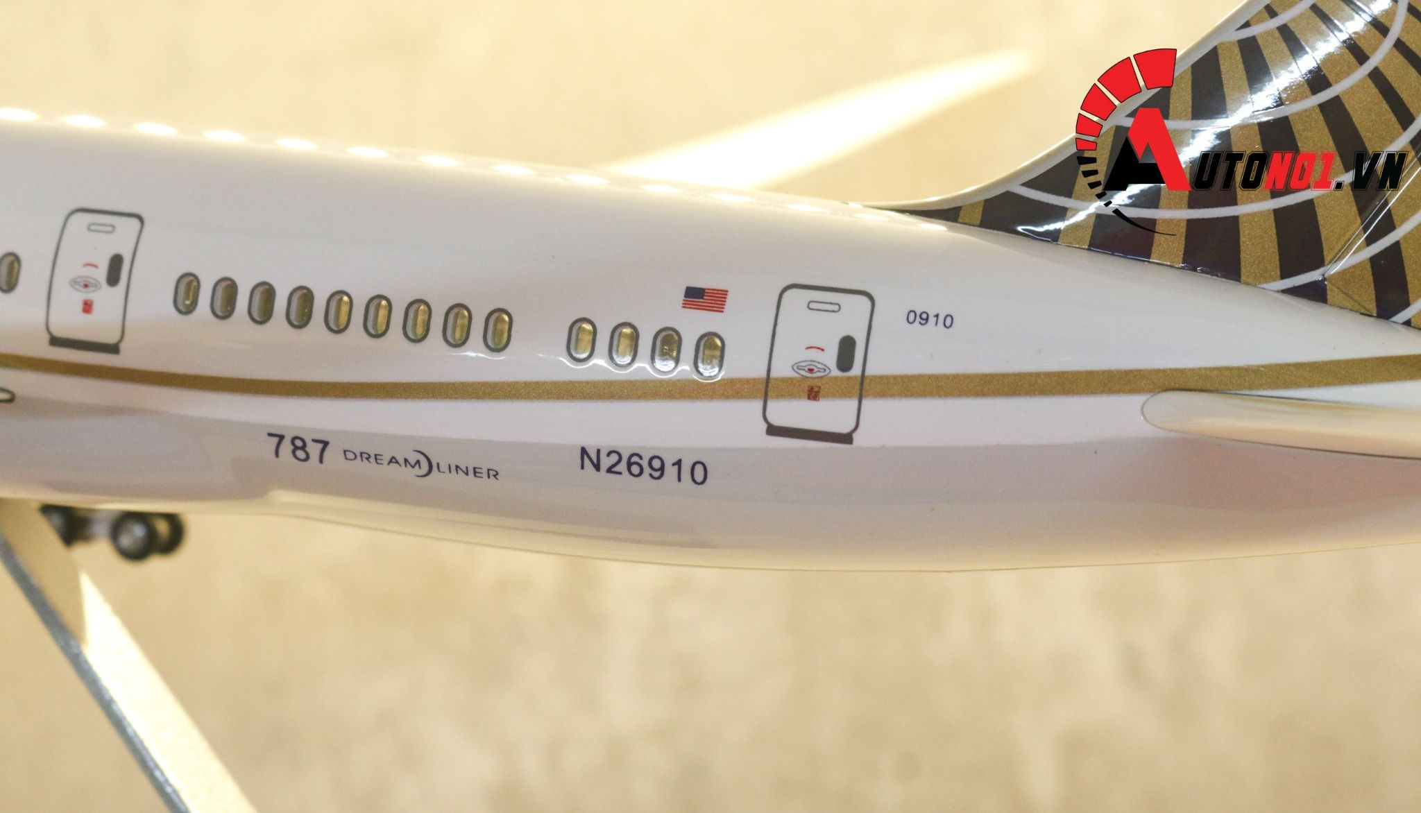  Mô hình máy bay American United Boeing B787 47cm tỉ lệ 1:157 có đèn led tự động theo tiếng vỗ tay hoặc chạm MB47024 