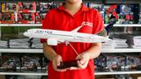  Mô hình máy bay American United Boeing B787 47cm tỉ lệ 1:157 có đèn led tự động theo tiếng vỗ tay hoặc chạm MB47024 