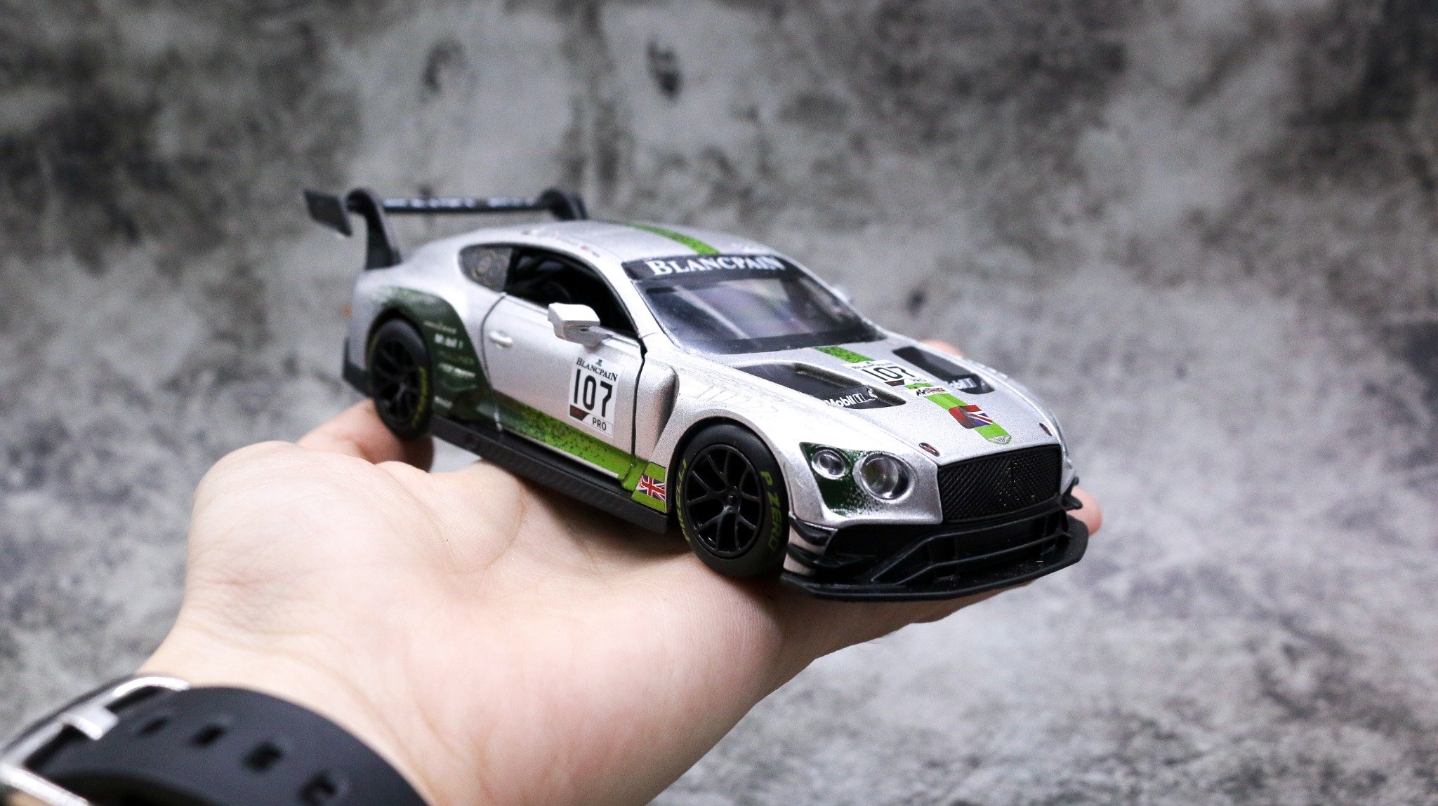 MÔ HÌNH XE Ô TÔ BENTLEY CONTINENTAL GT3 SỐ 107 1:32 DTM 7748