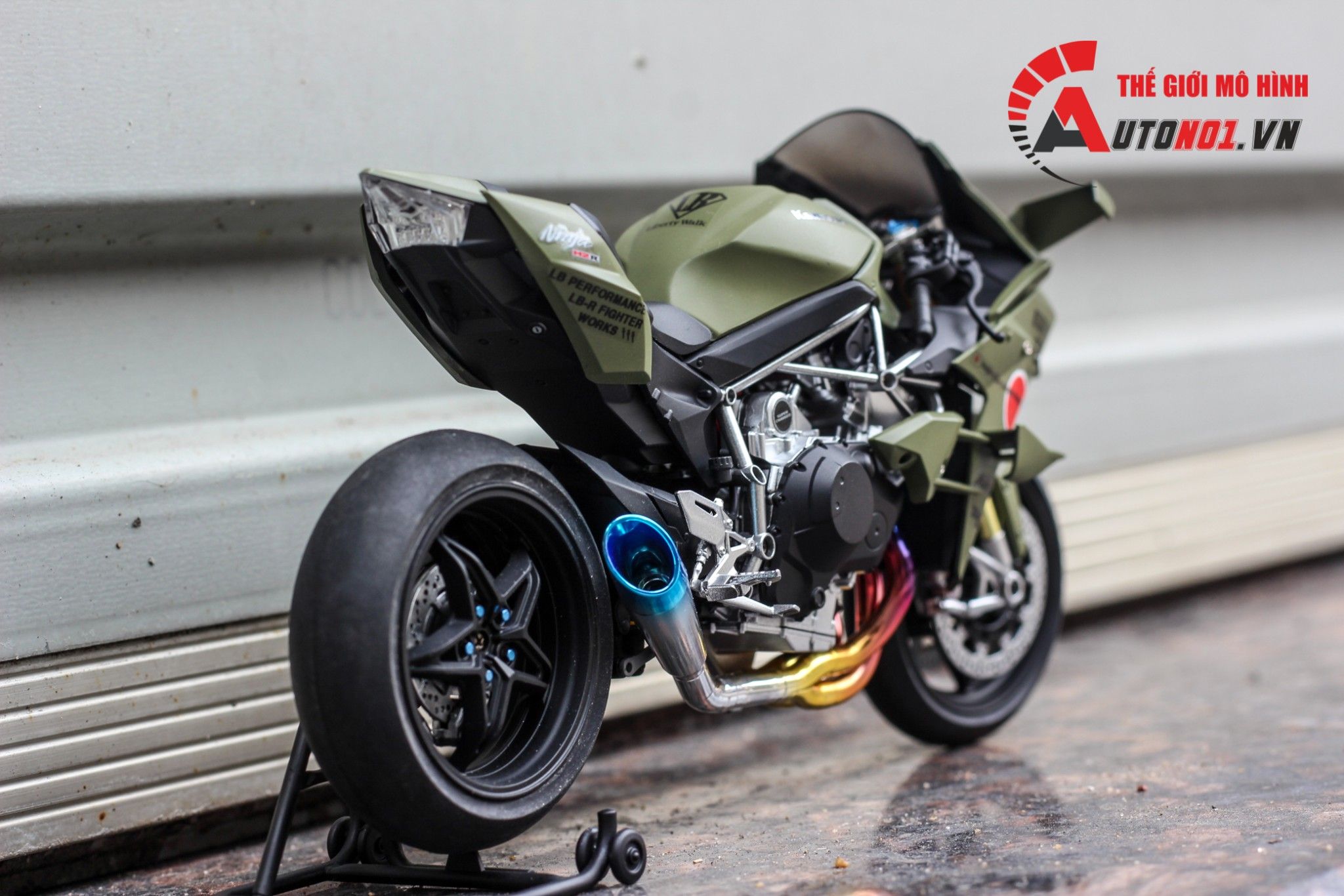  Mô hình xe Kawasaki H2r Custom Liberty Walk Army 1:12 Tamiya D078 