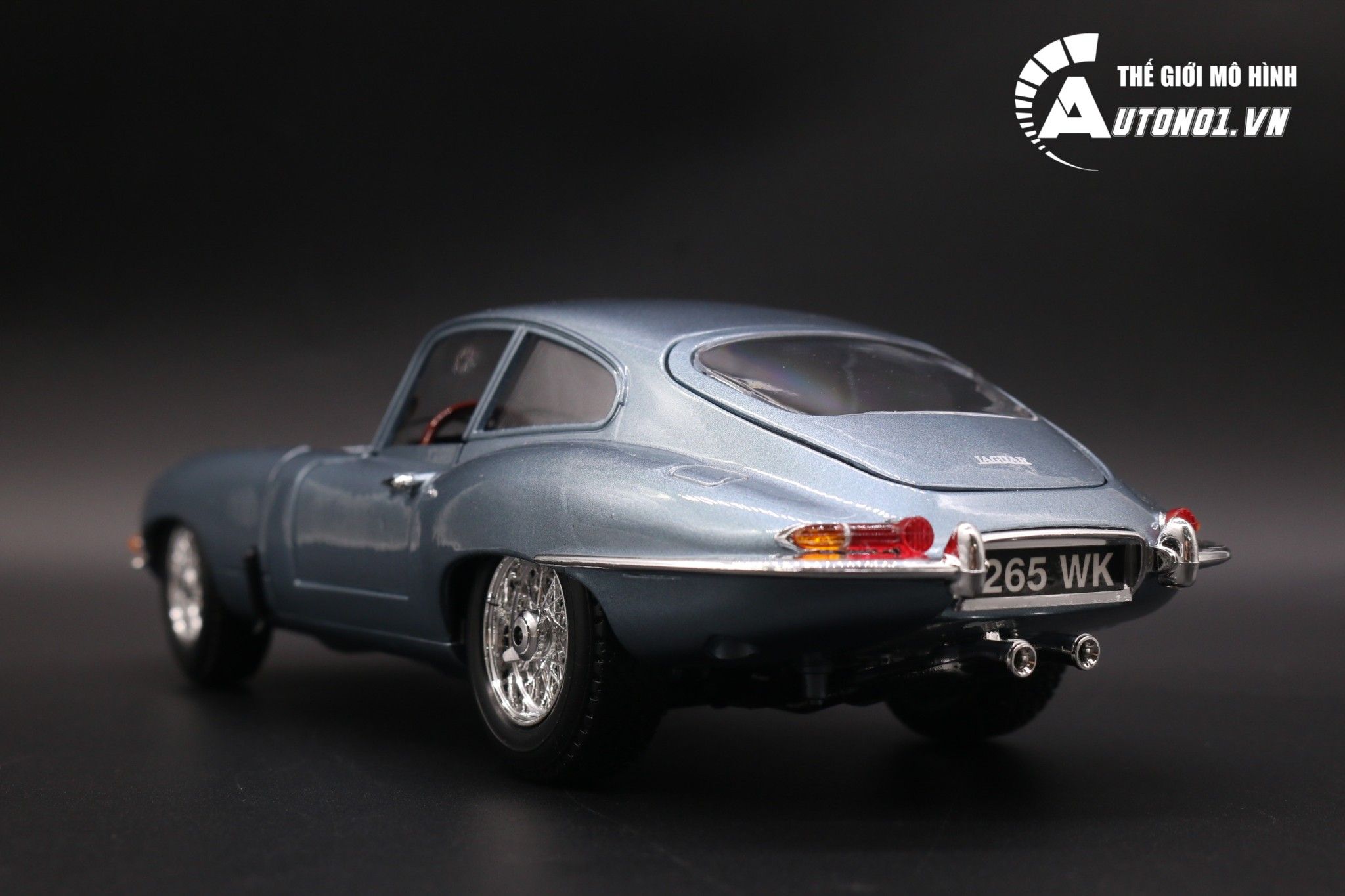  Mô hình xe Jaguar E Coupe 1961 Silver Blue 1:18 Bburago 5237 