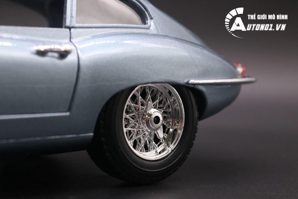 MÔ HÌNH XE JAGUAR E COUPE 1961 SILVER BLUE 1:18 BBURAGO 5237