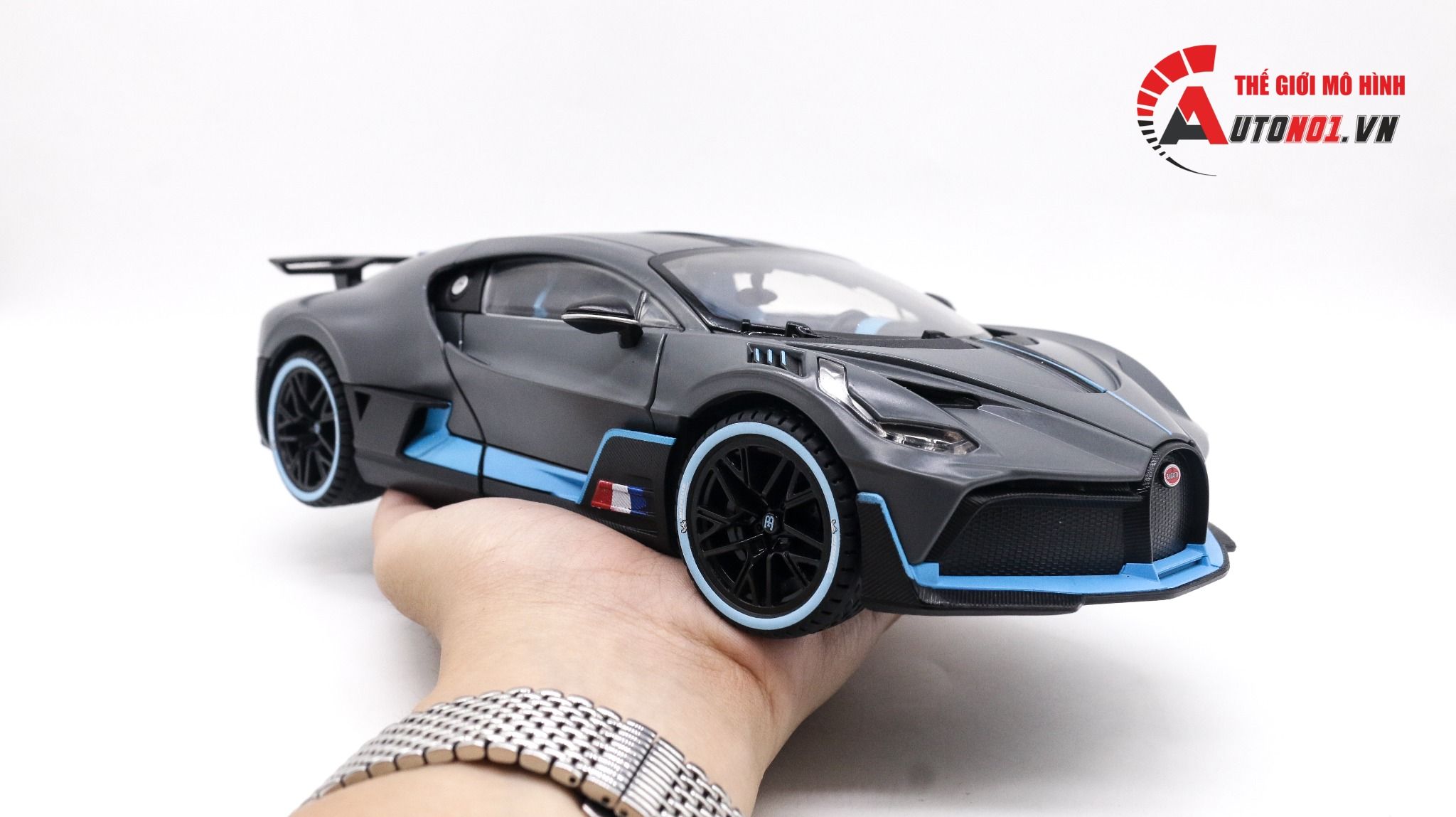  Mô hình xe Bugatti Divo full open - full kính đánh lái được tỉ lệ 1:18 Weitug 