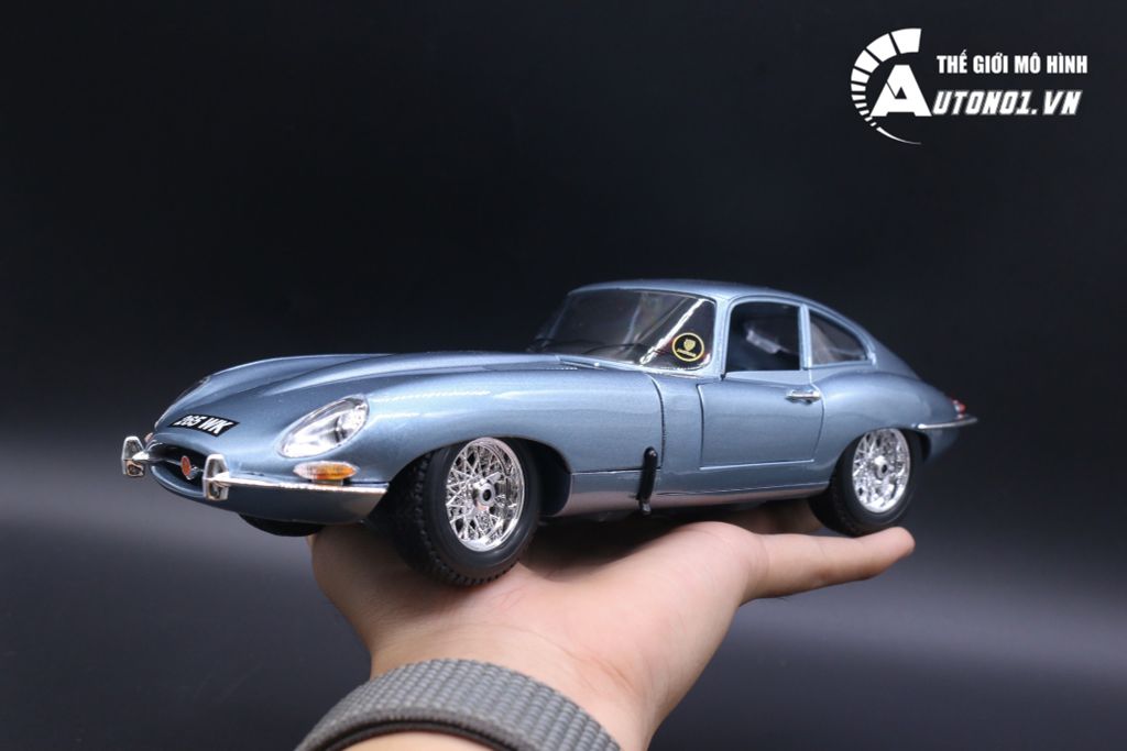 MÔ HÌNH XE JAGUAR E COUPE 1961 SILVER BLUE 1:18 BBURAGO 5237