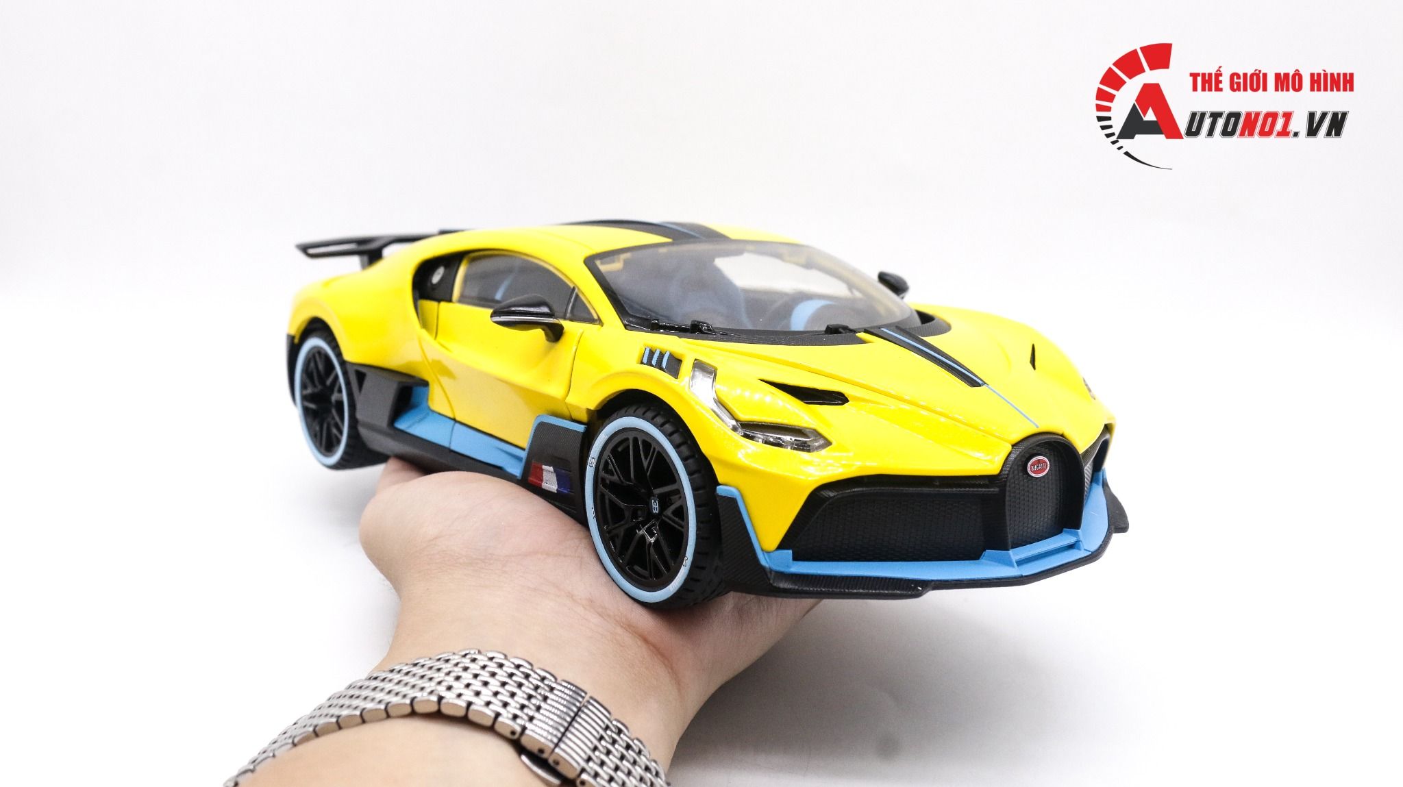  Mô hình xe Bugatti Divo full open - full kính đánh lái được tỉ lệ 1:18 Weitug 