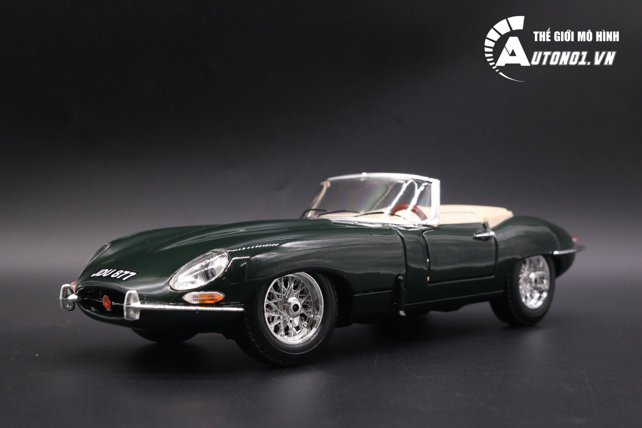  Mô hình xe Jaguar E Cabrio. Green 1961 1:18 Bburago 5238 